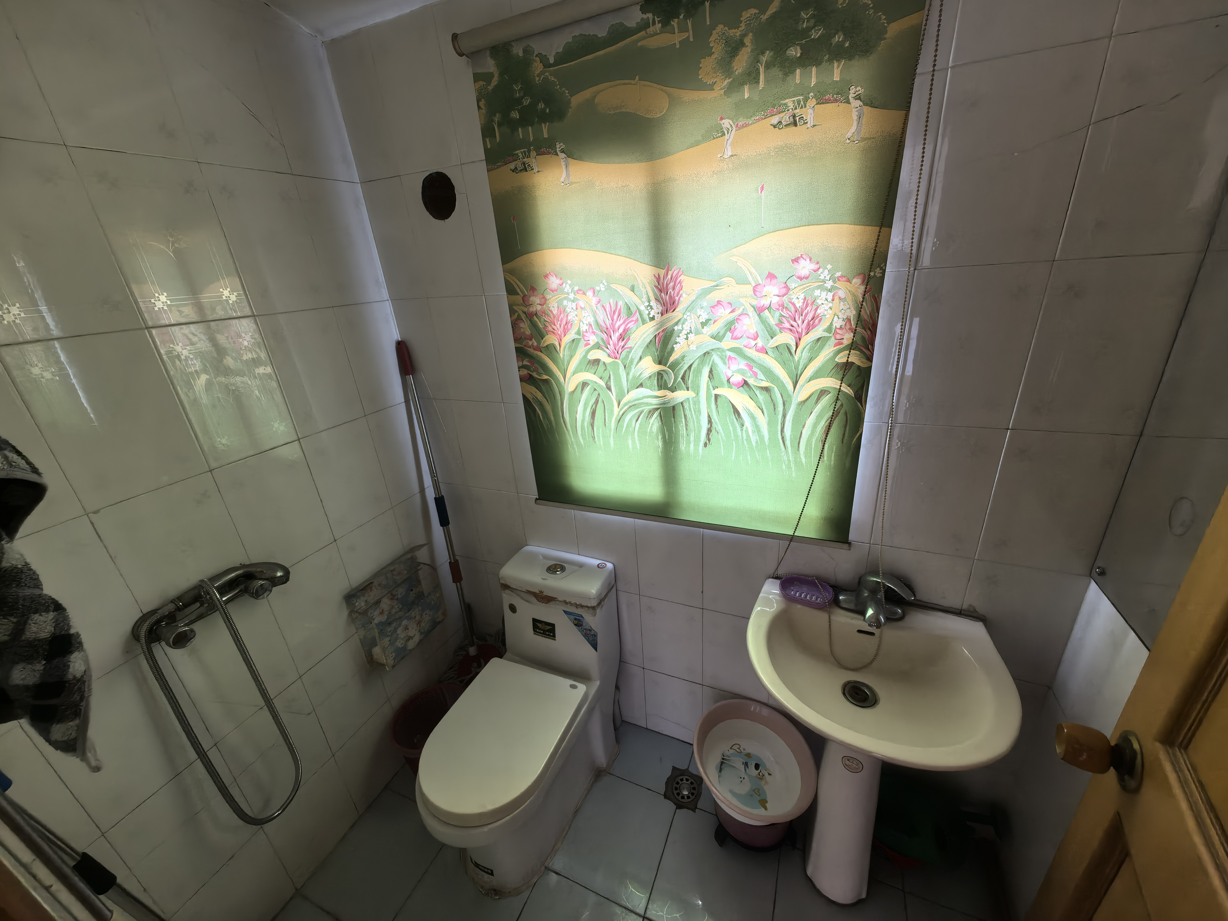 新龙花苑 5室2厅2卫 181.88m²