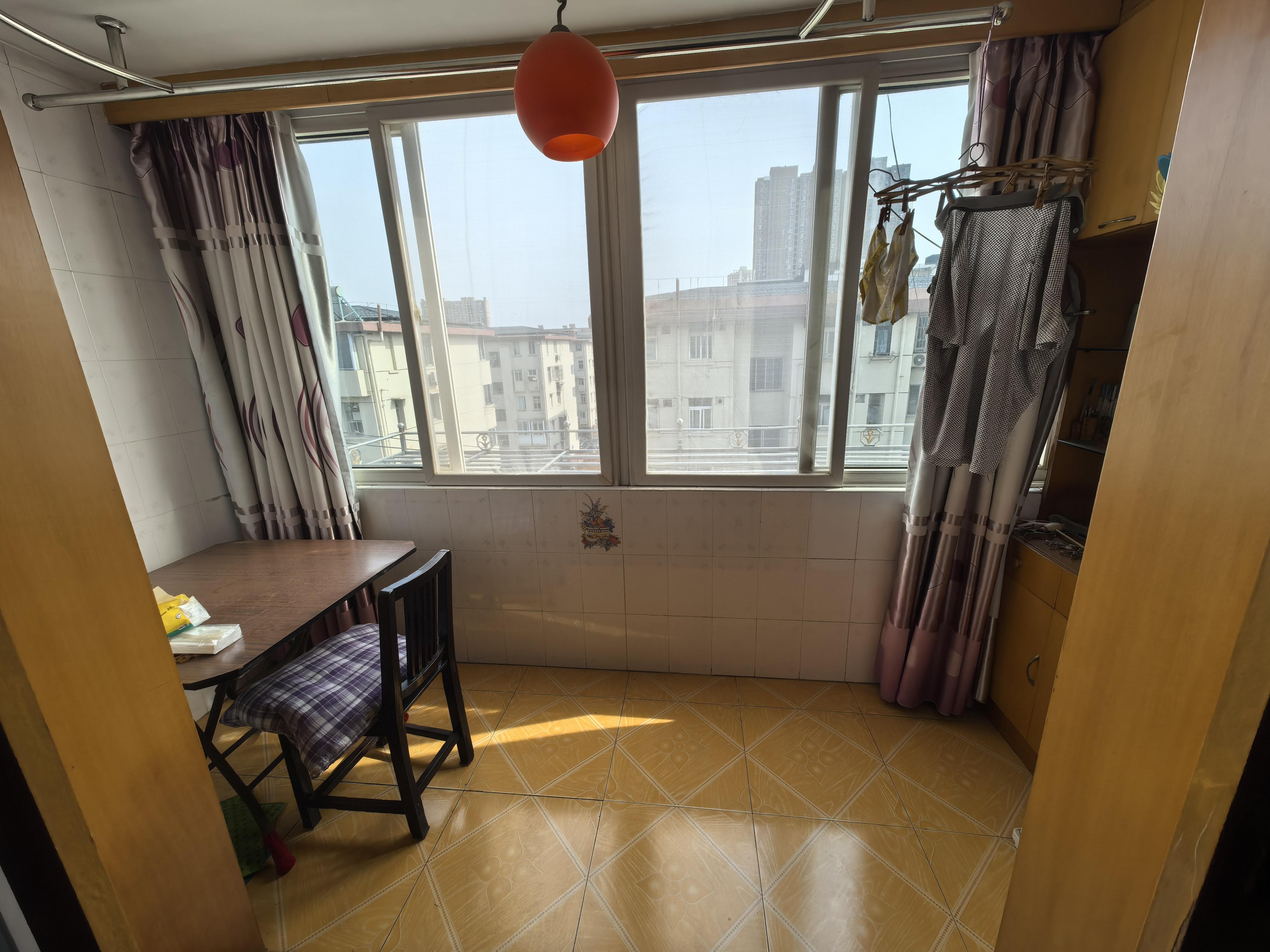 新龙花苑 5室2厅2卫 181.88m²