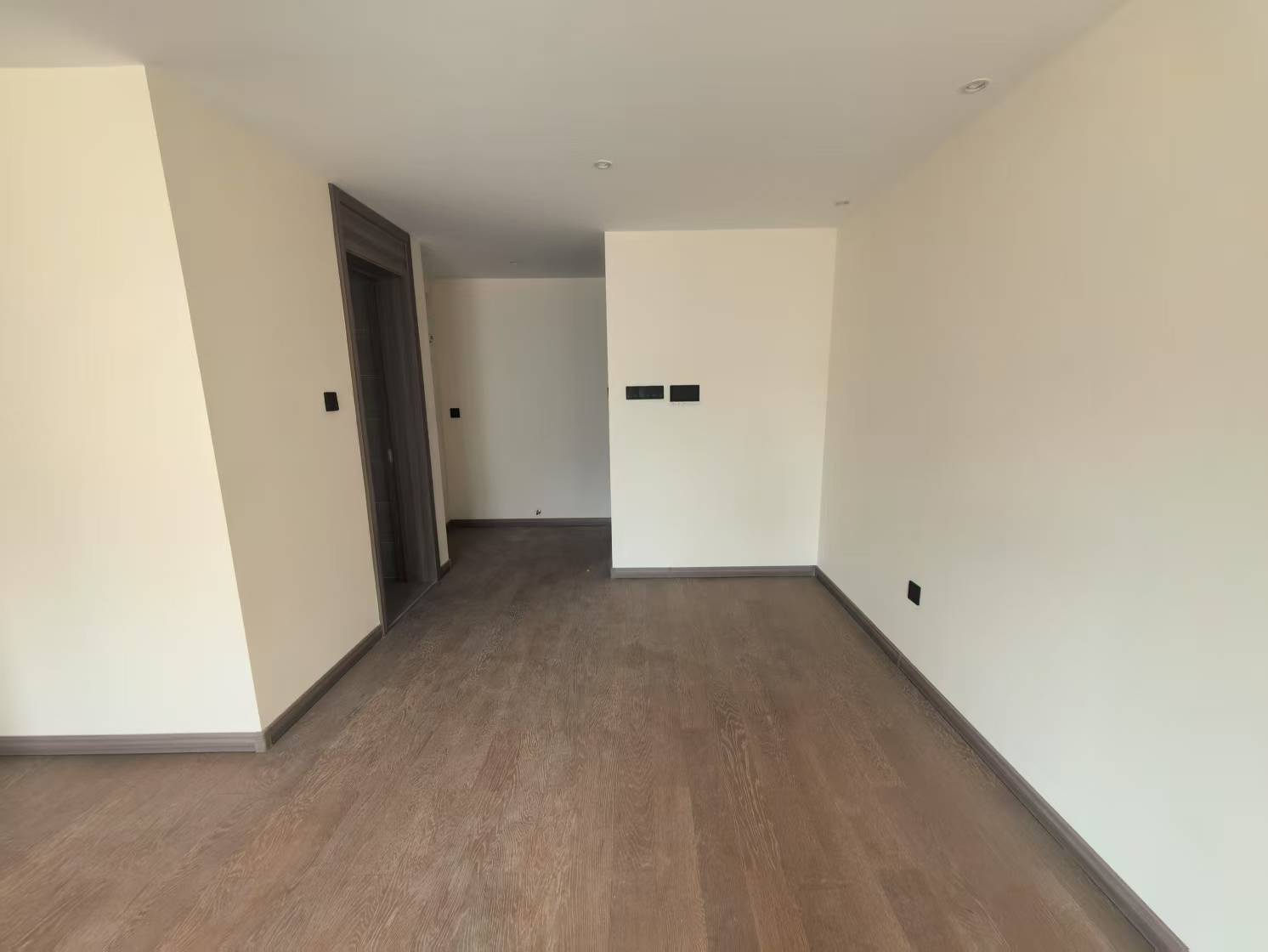 湖山源著 3室2厅1卫 99m²