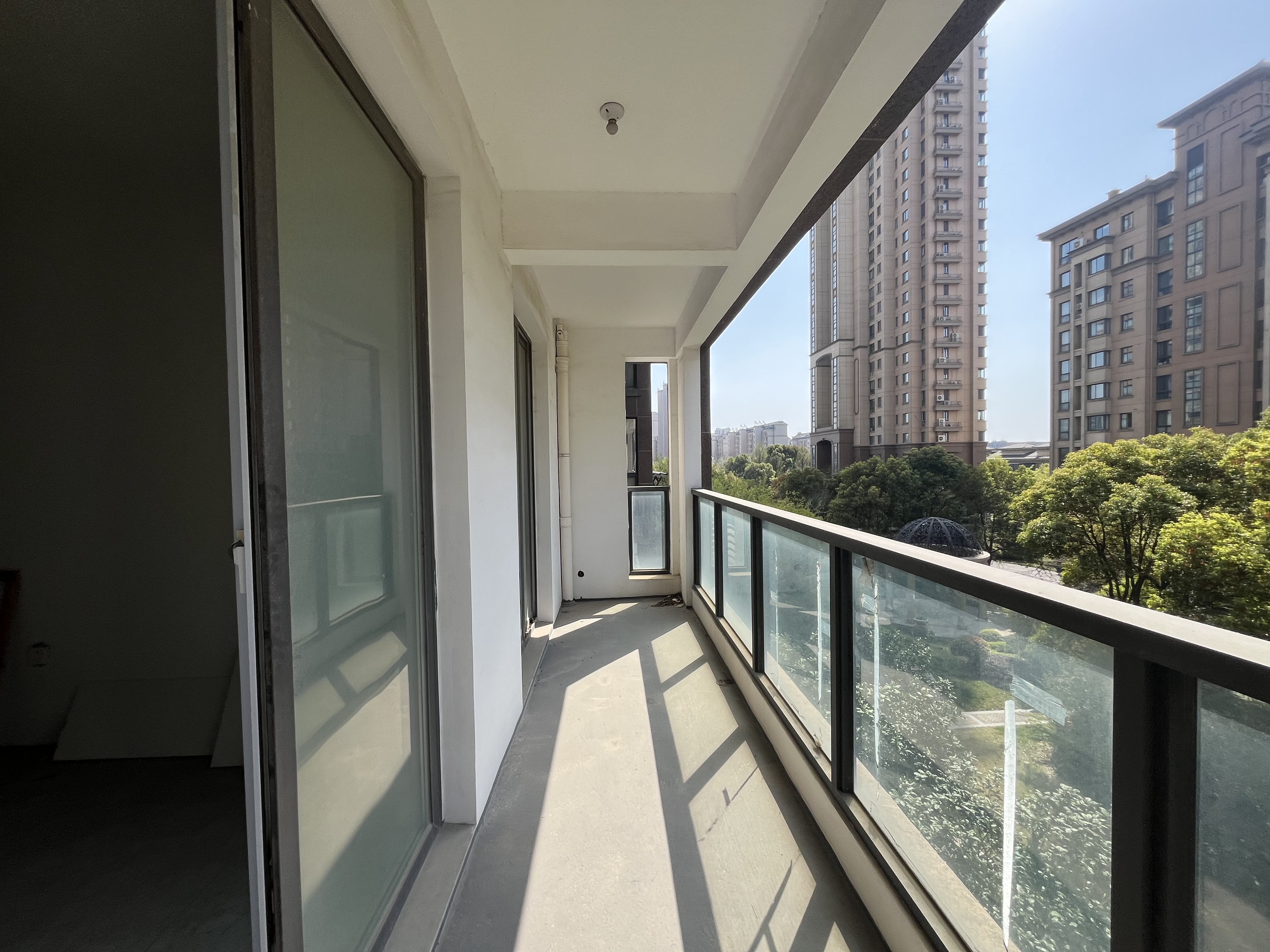湖滨华庭 3室2厅1卫 96m&sup2;