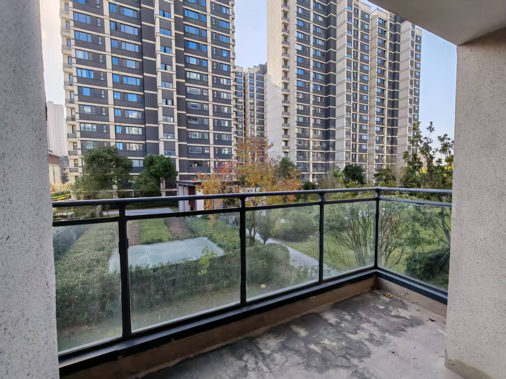 万科翡翠东第 4室2厅2卫 140.00m²