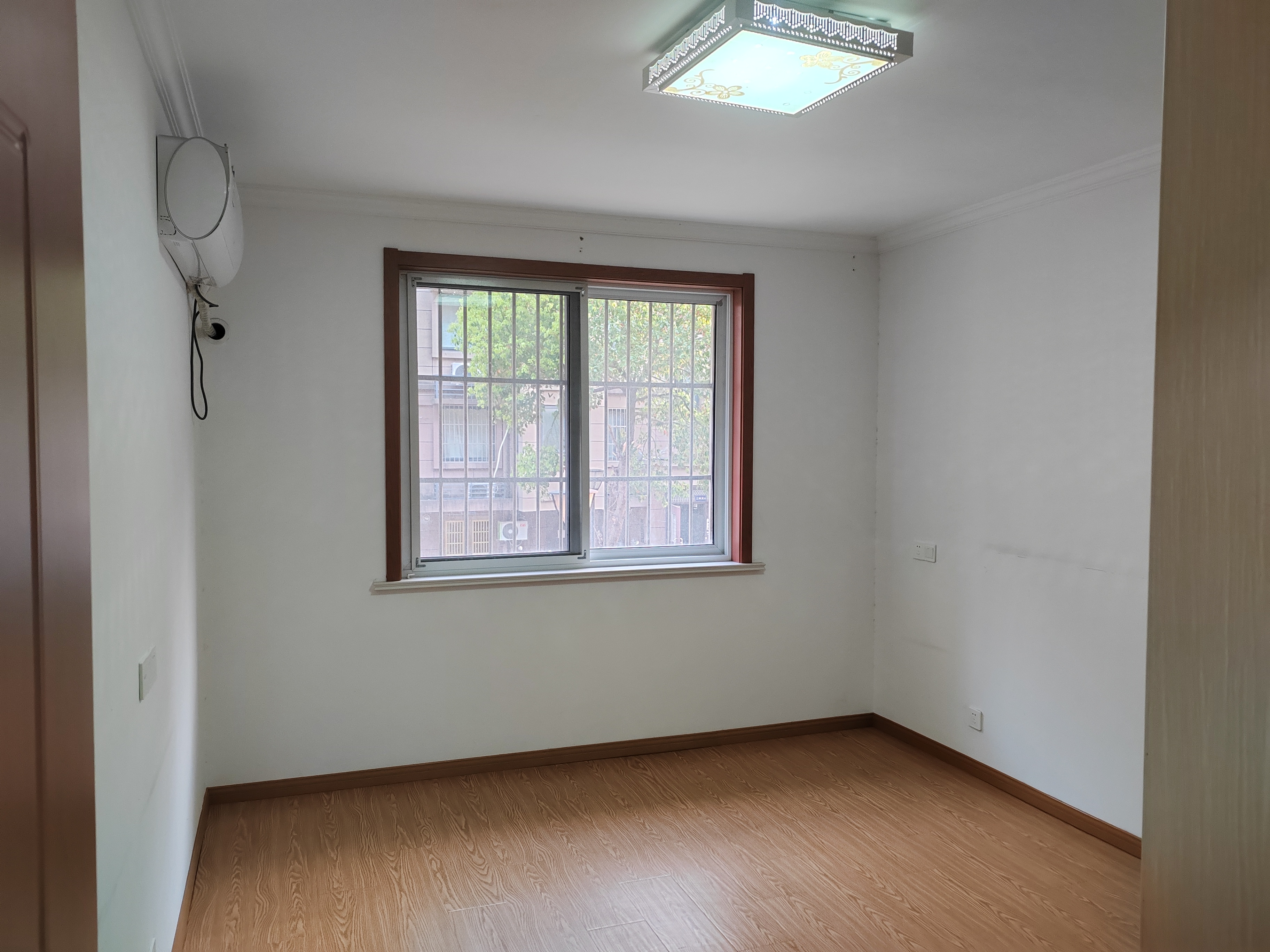 瑞兴花园 3室2厅1卫 96m&sup2;