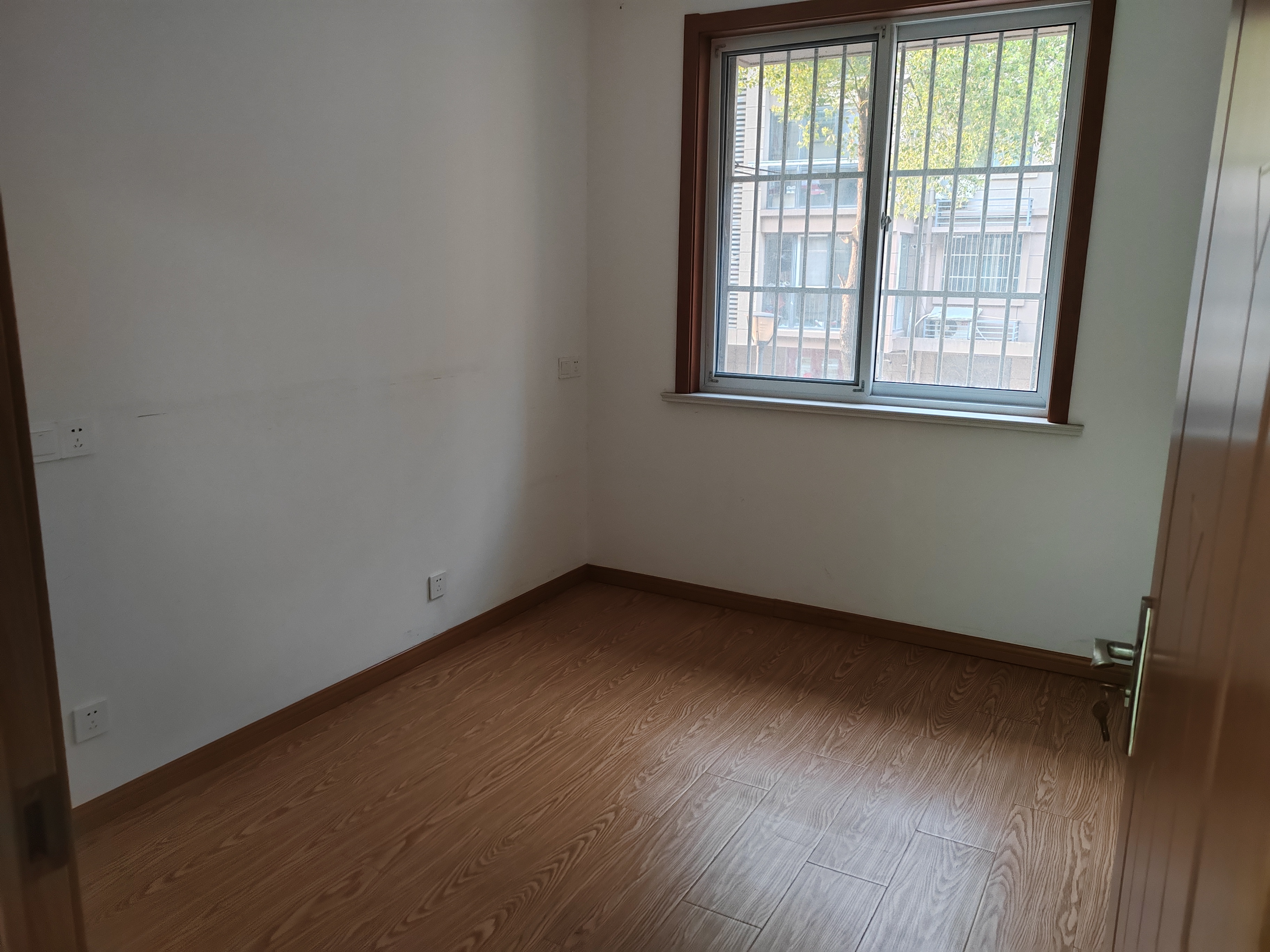 瑞兴花园 3室2厅1卫 96m&sup2;