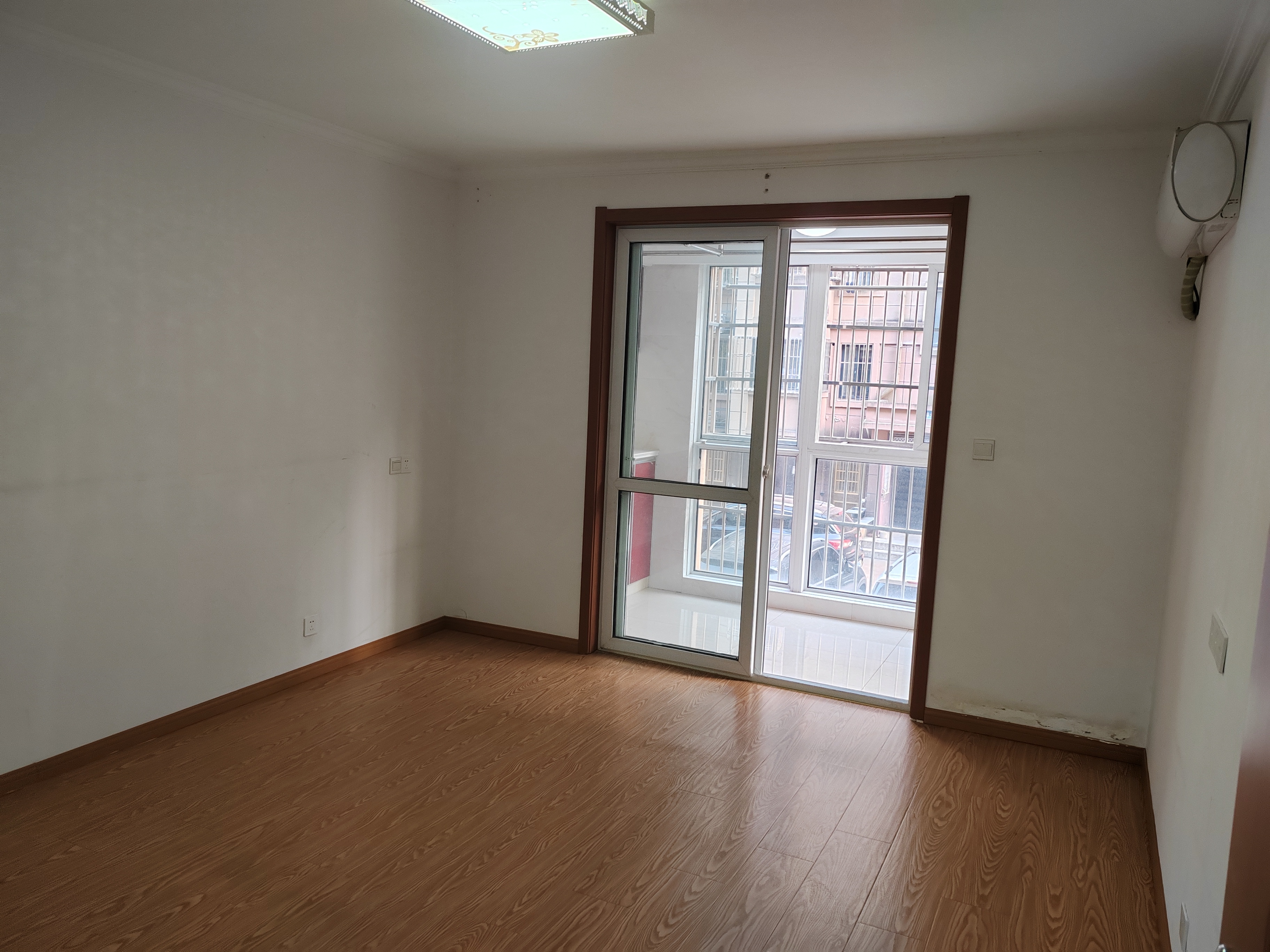 瑞兴花园 3室2厅1卫 96m&sup2;