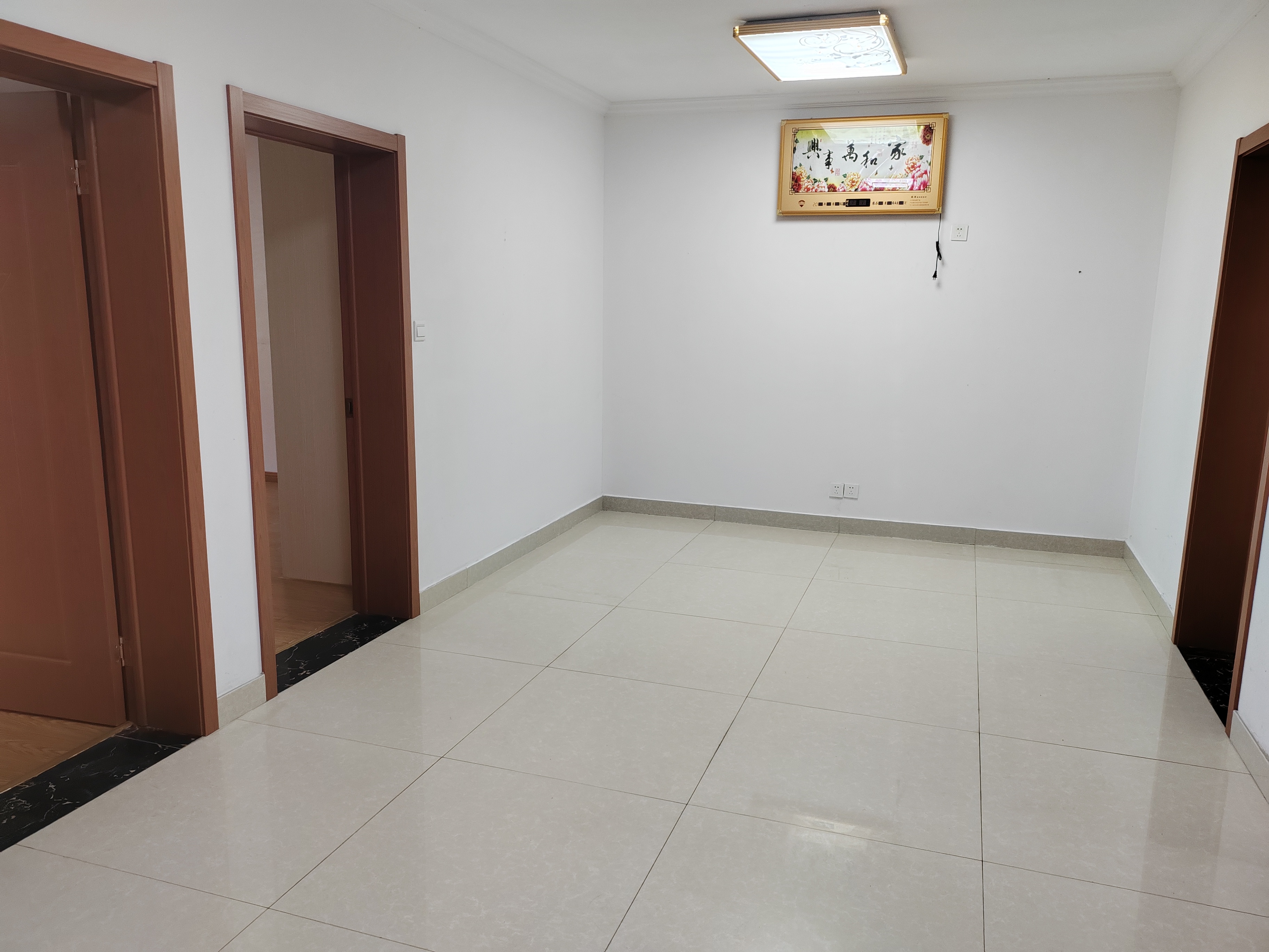 瑞兴花园 3室2厅1卫 96m&sup2;