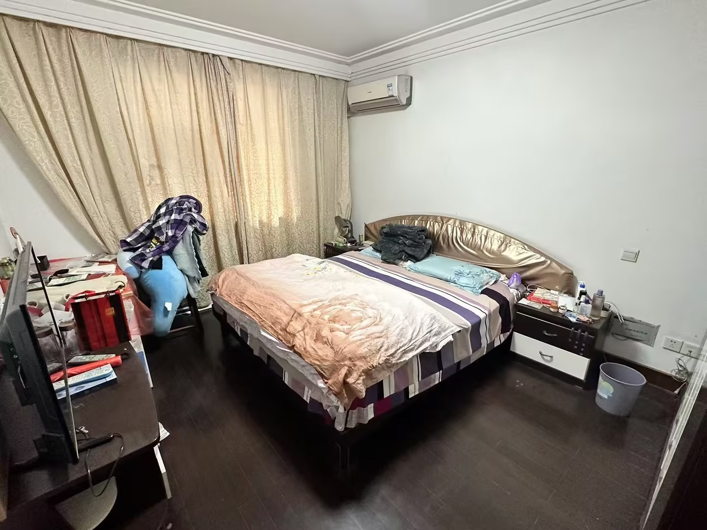 和兴花苑 4室2厅2卫 149m&sup2;