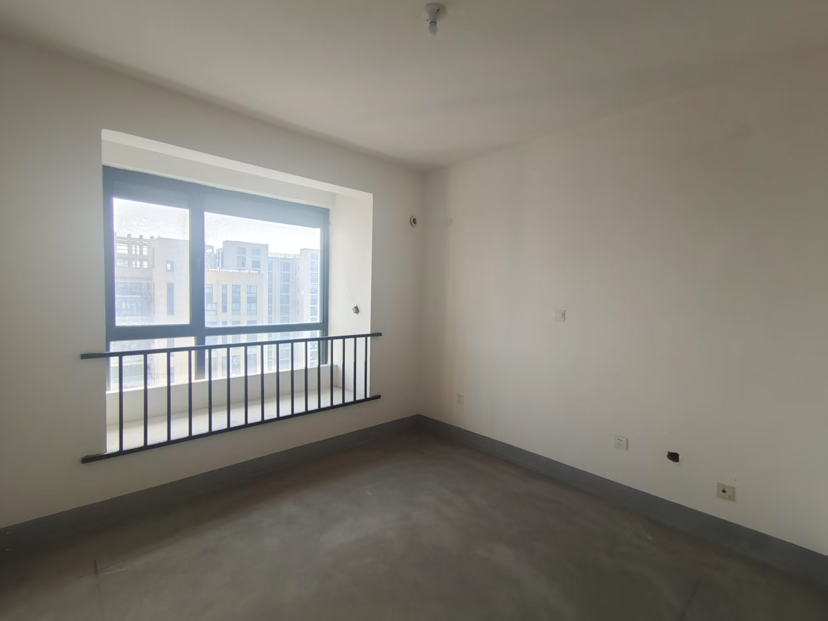 翠园 3室2厅1卫 105m&sup2;