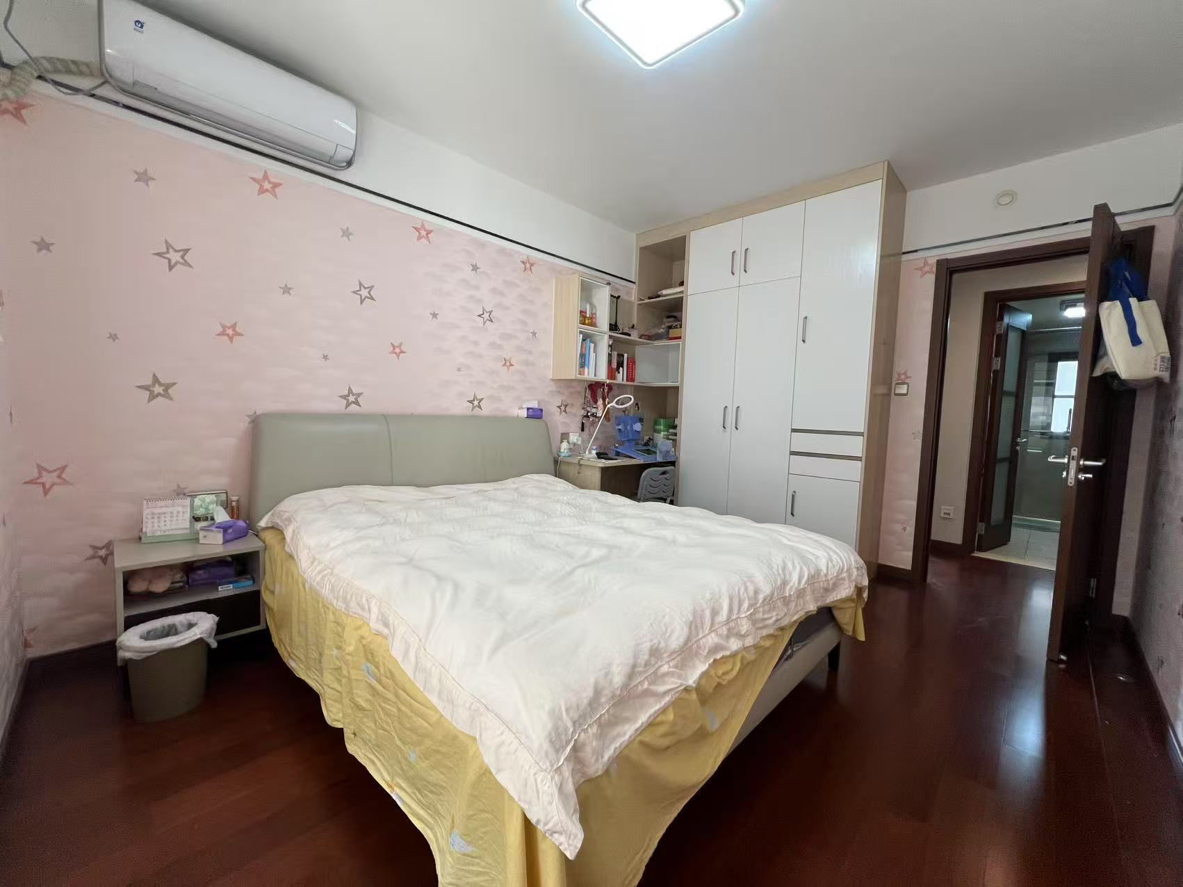 万科城市之光 4室2厅2卫 142m&sup2;