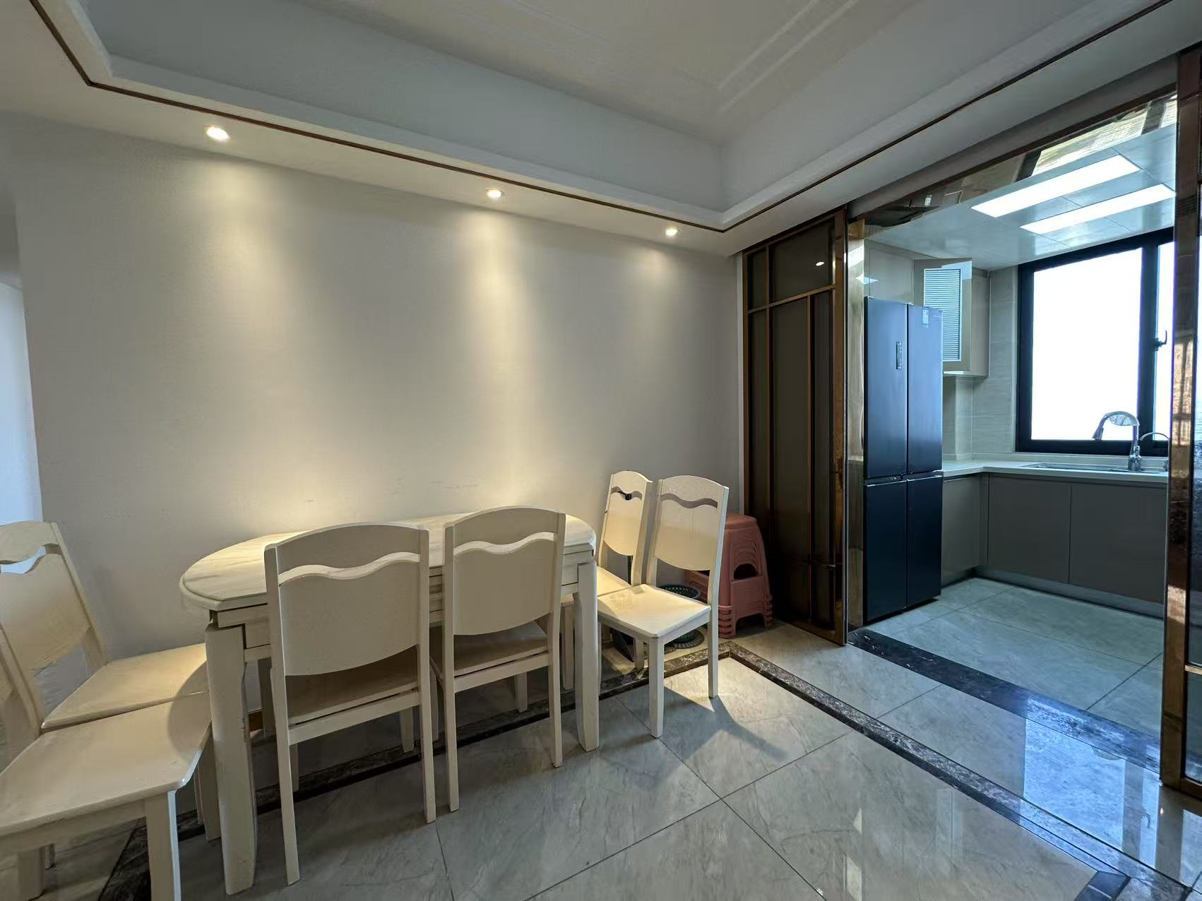 中南世纪花城三期 4室2厅2卫 140.36m²