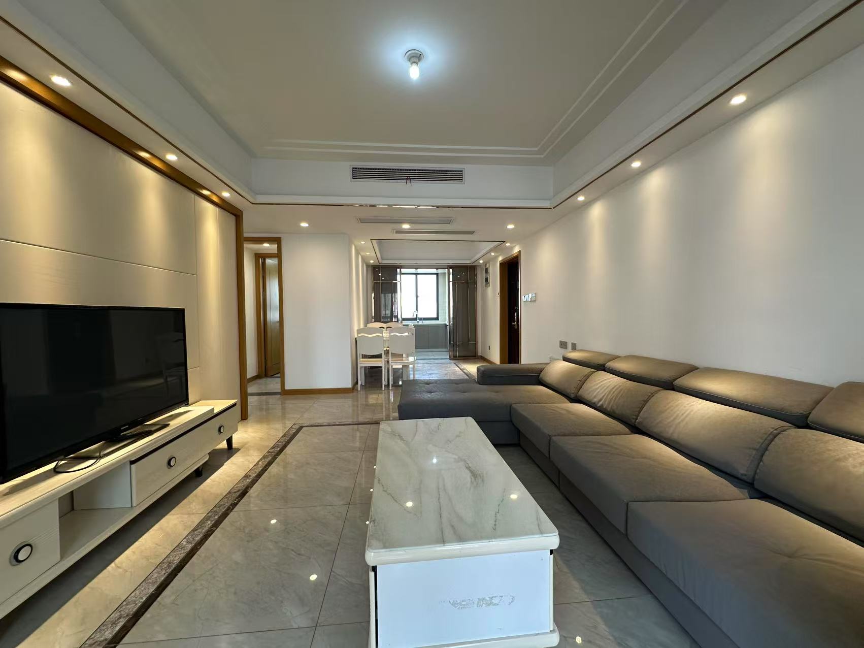 中南世纪花城三期 4室2厅2卫 140.36m²