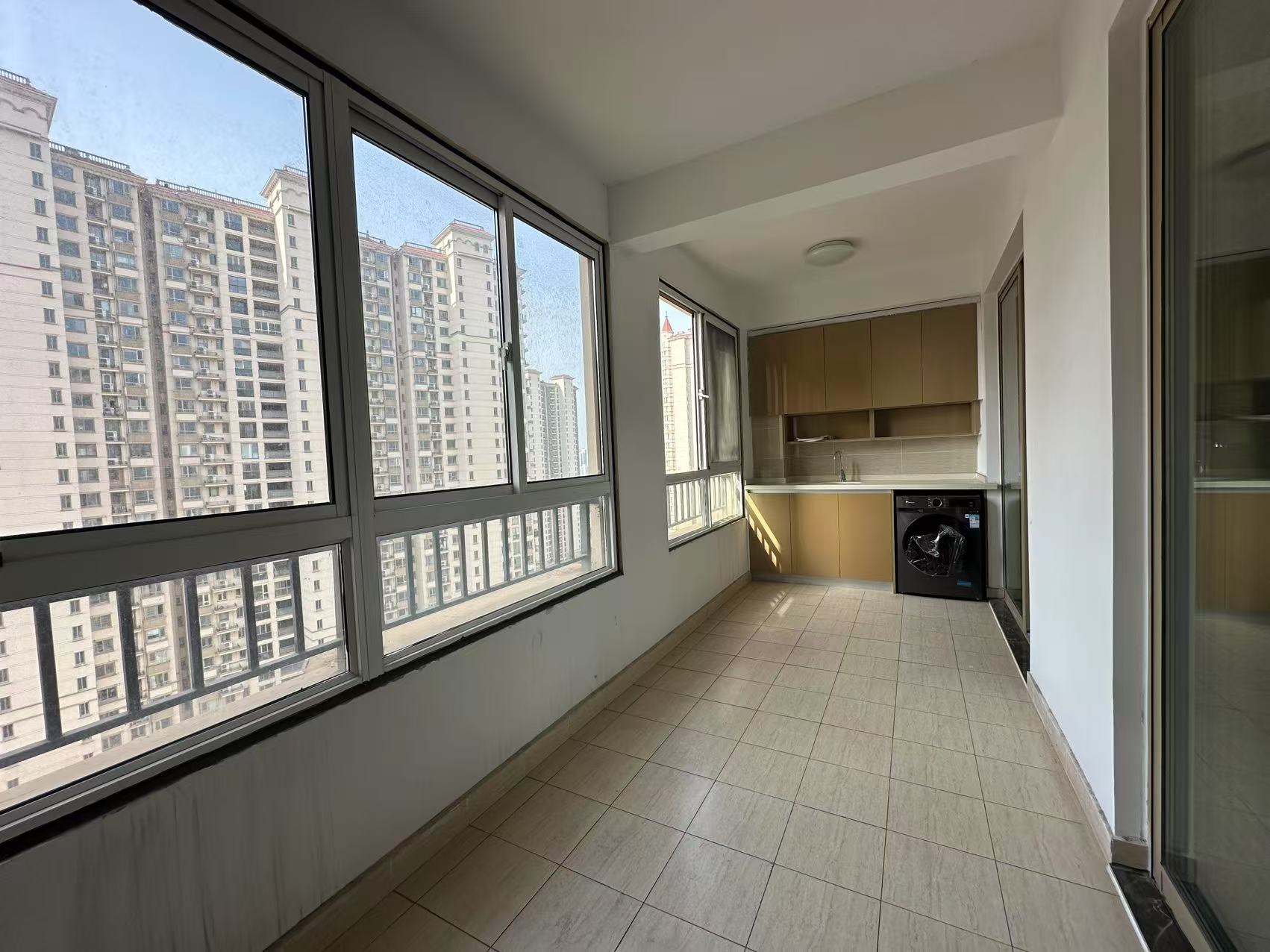 中南世纪花城三期 4室2厅2卫 140.36m²
