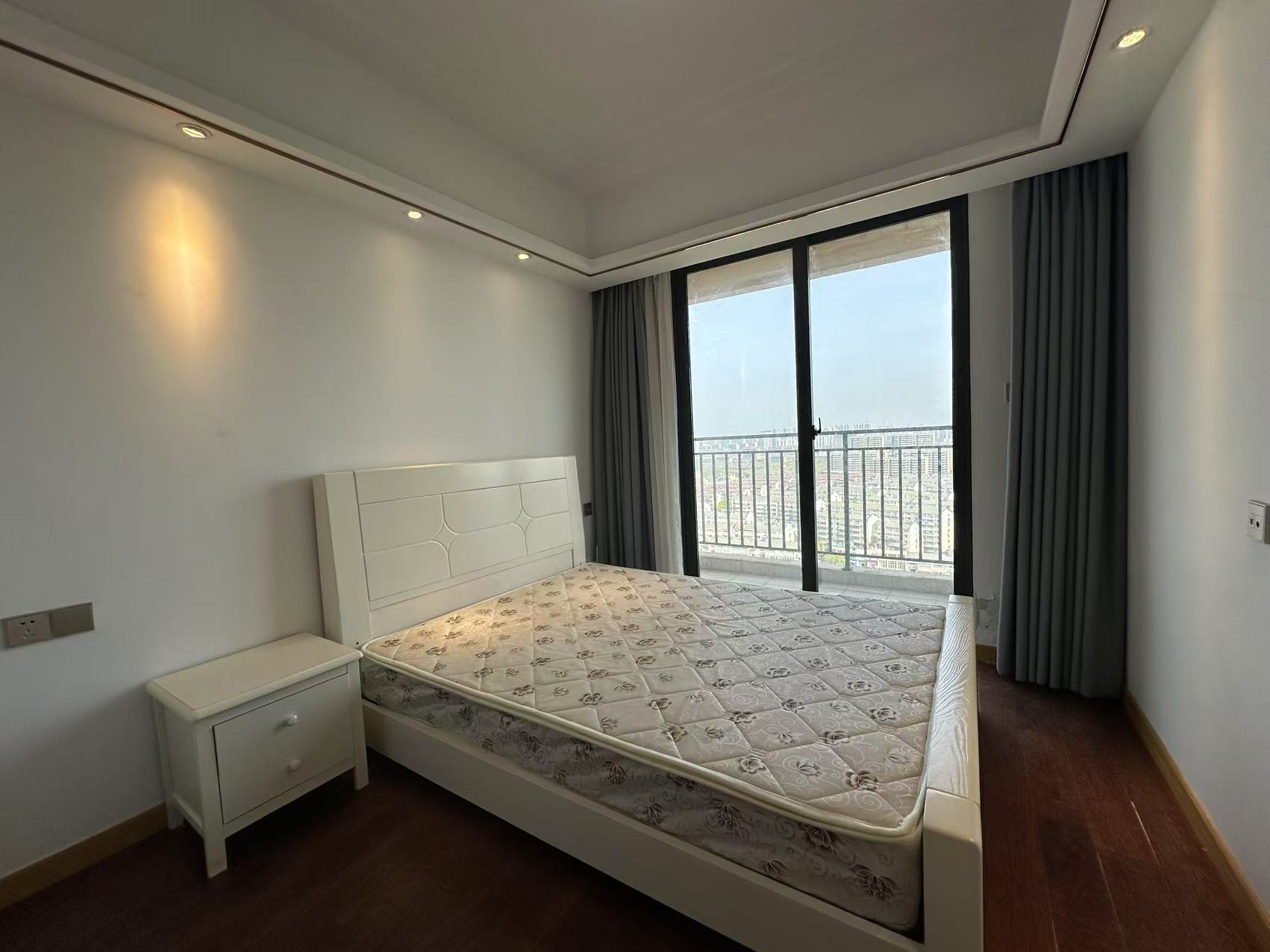 中南世纪花城三期 4室2厅2卫 140.36m²