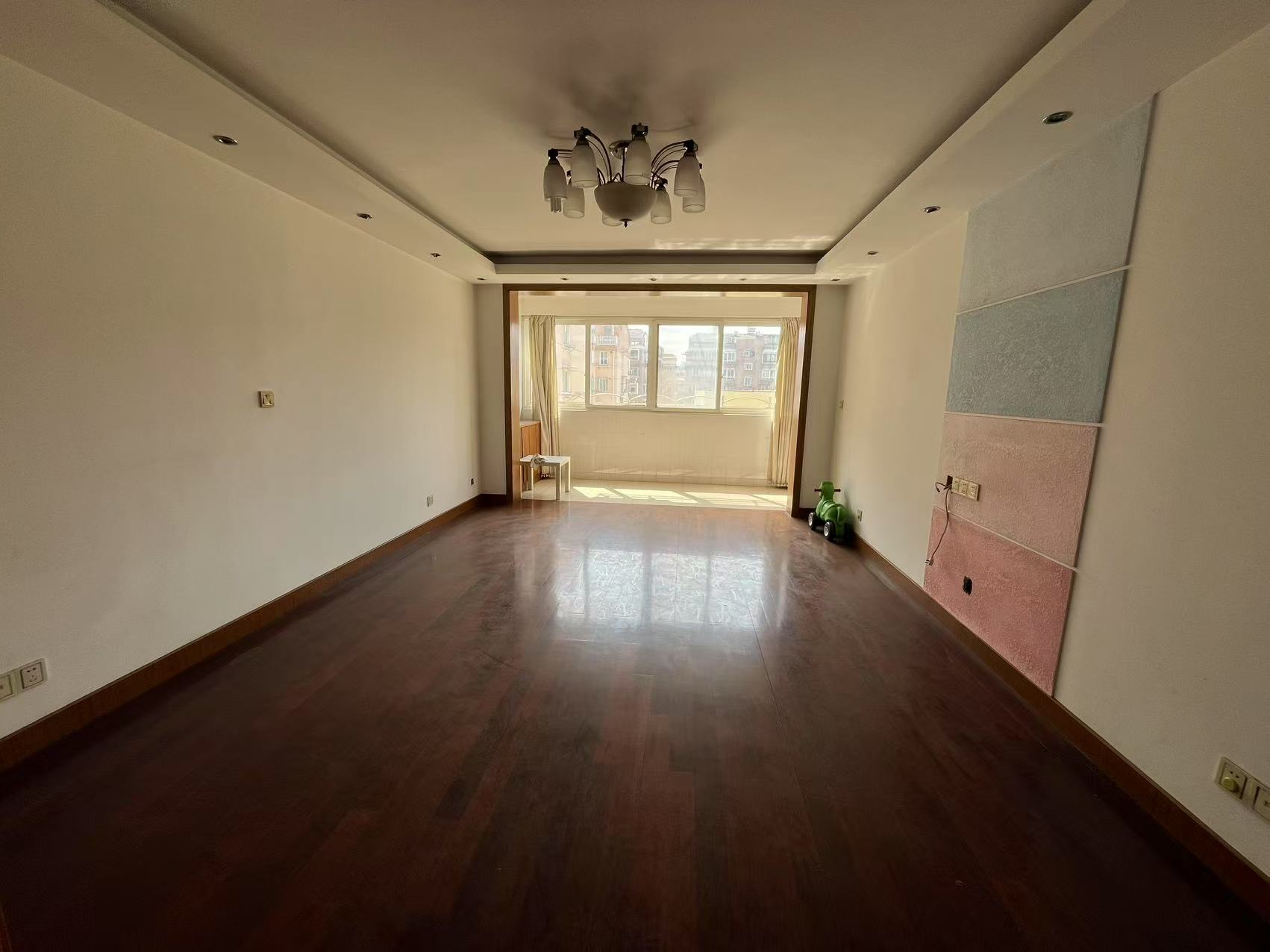 黎明花园 3室2厅1卫 139.00m²