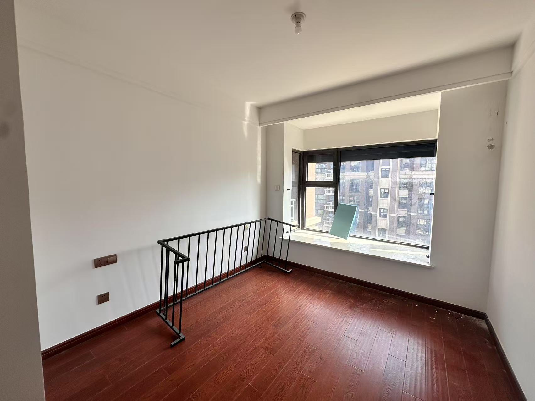 林肯公园 4室2厅2卫 142.49m&sup2;