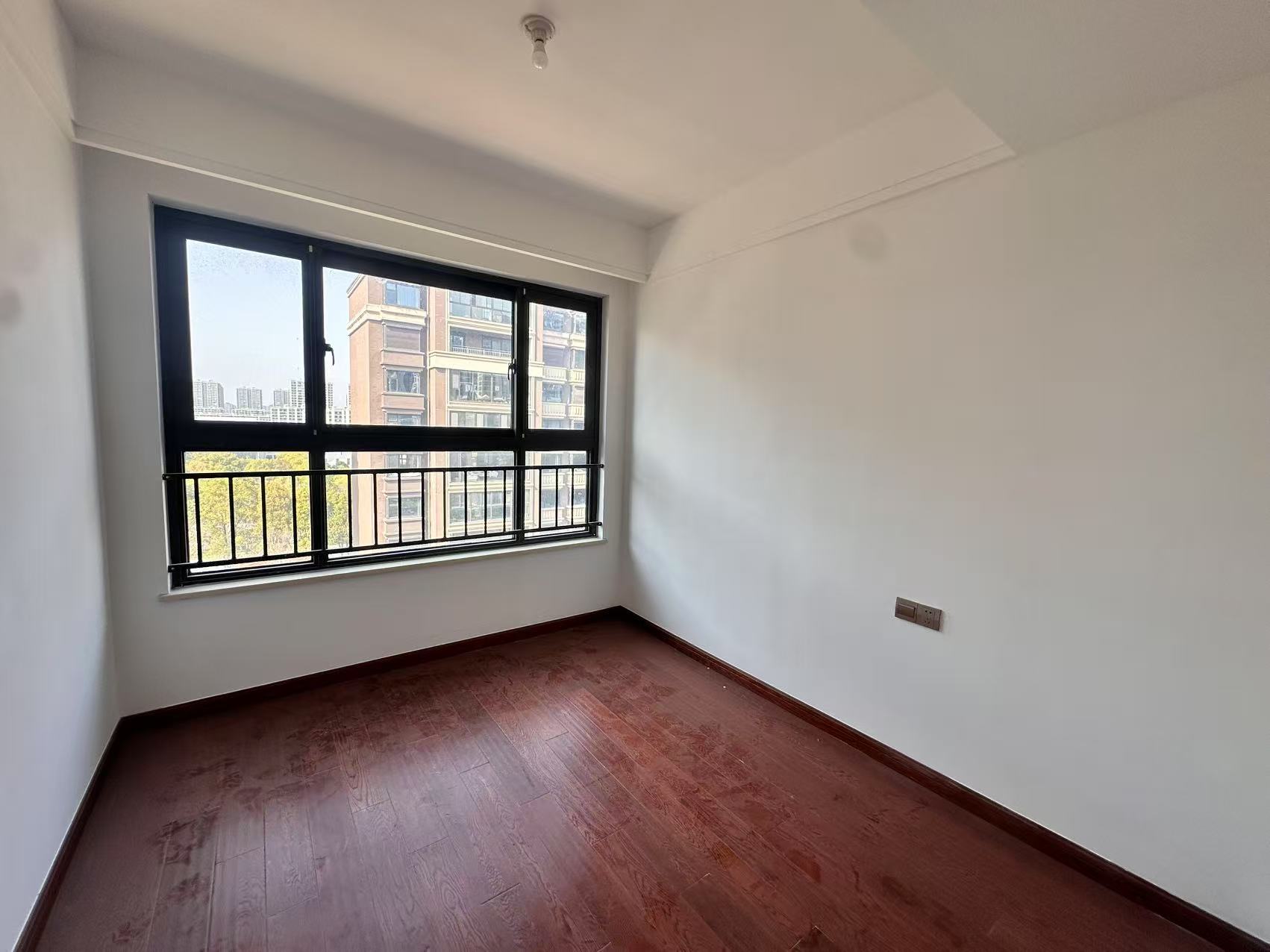 林肯公园 4室2厅2卫 142.49m&sup2;