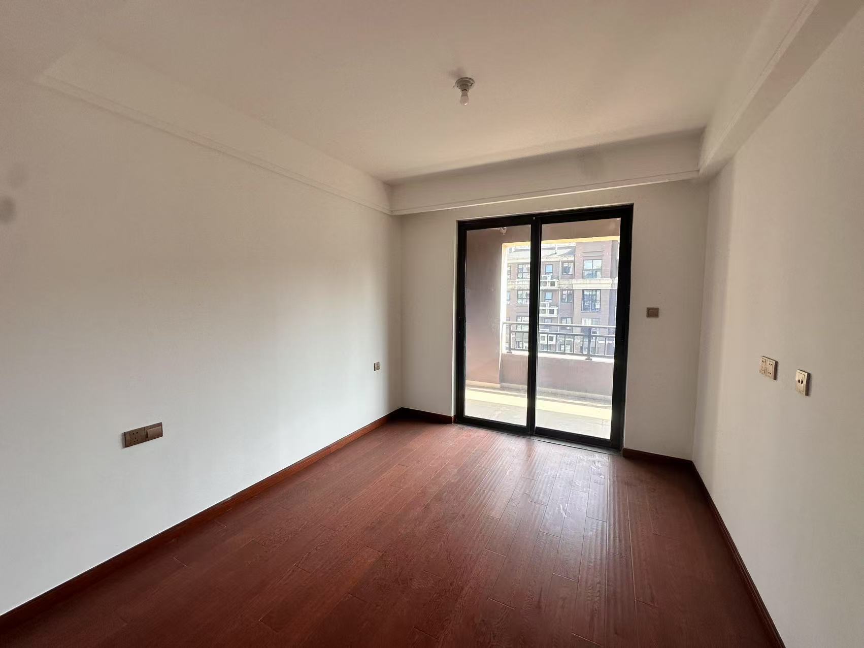 林肯公园 4室2厅2卫 142.49m&sup2;