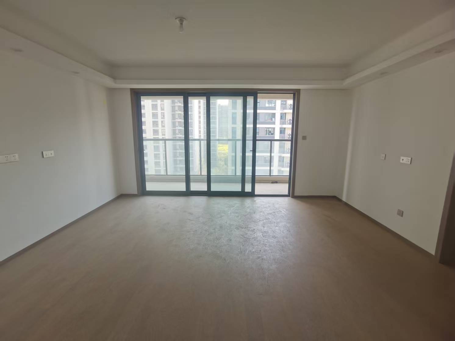 卓越府 4室2厅2卫 143.76m²
