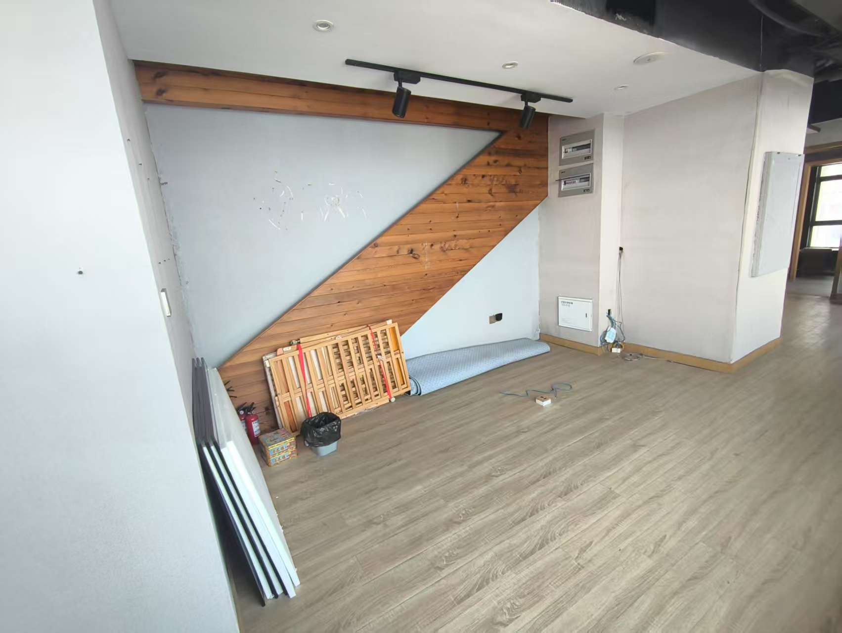 精英汇 4室2厅1卫 240m²