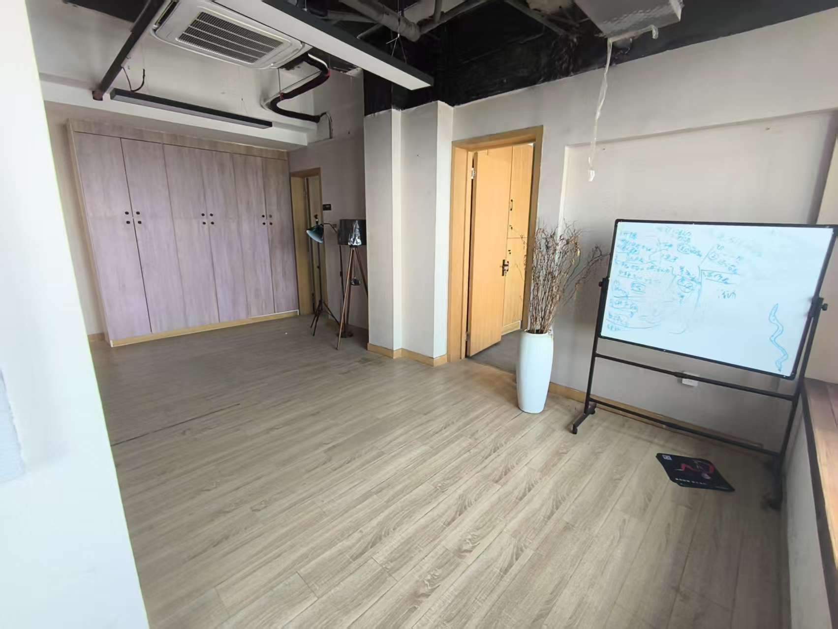 精英汇 4室2厅1卫 240m²