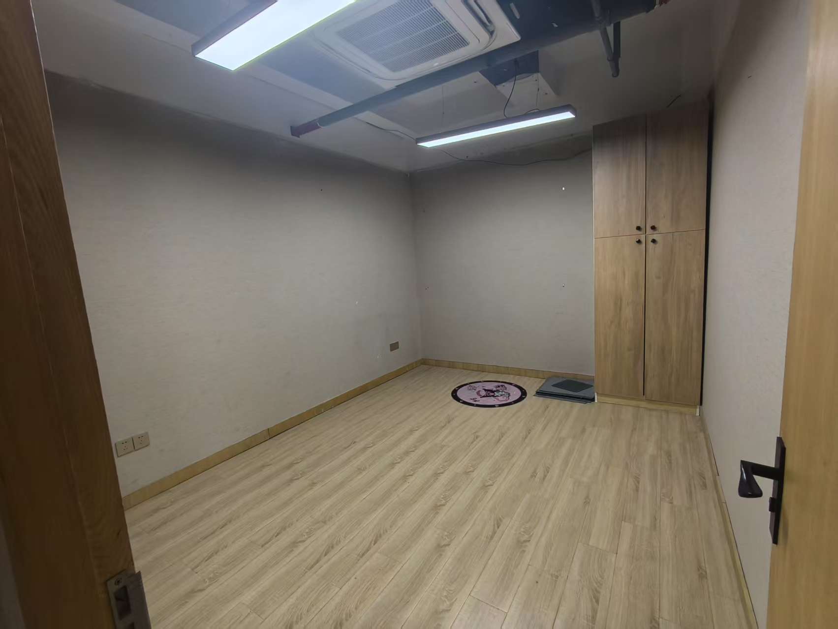 精英汇 4室2厅1卫 240m²