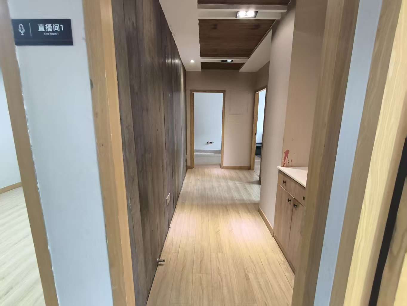精英汇 4室2厅1卫 240m²