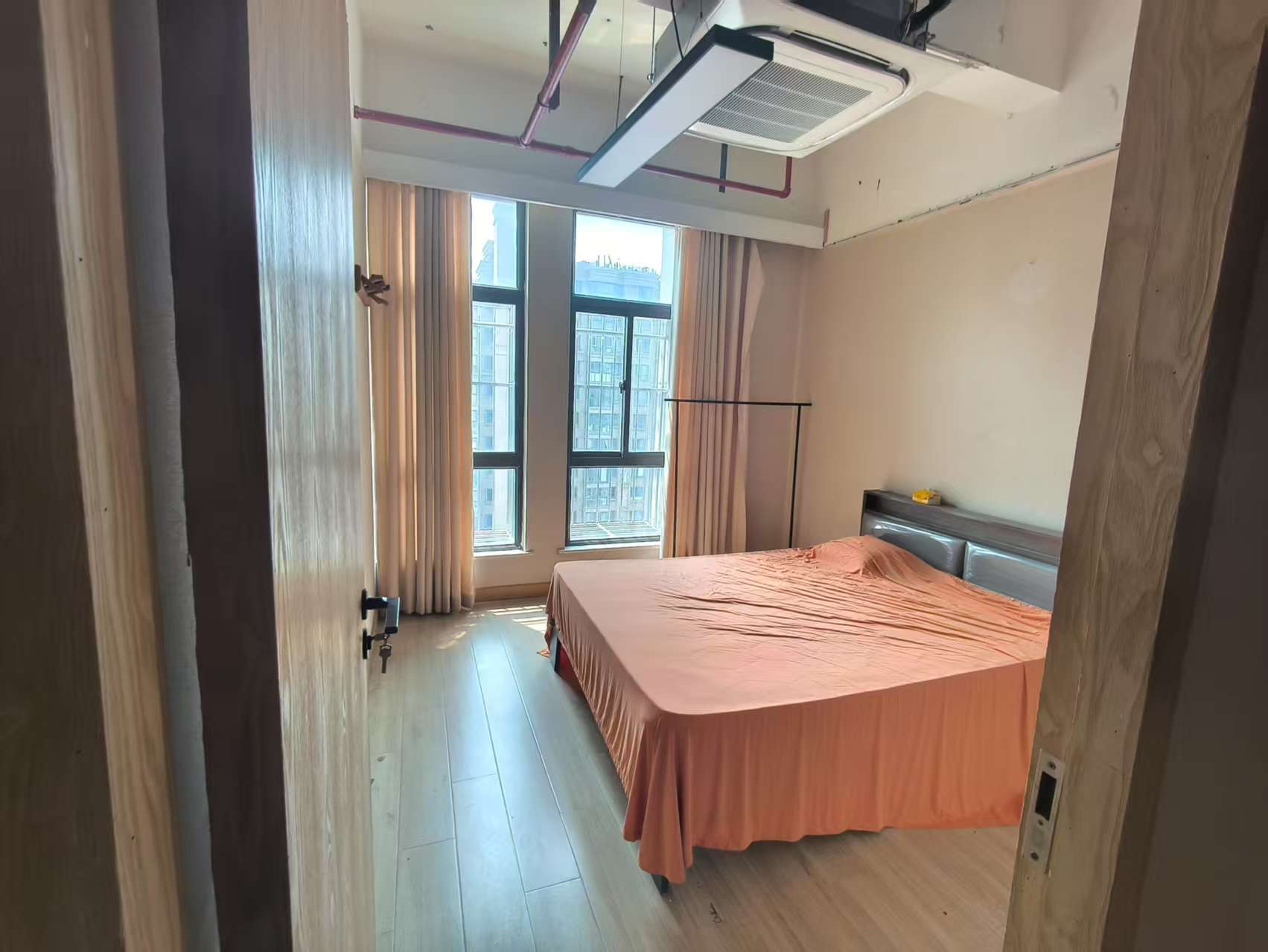精英汇 4室2厅1卫 240m²