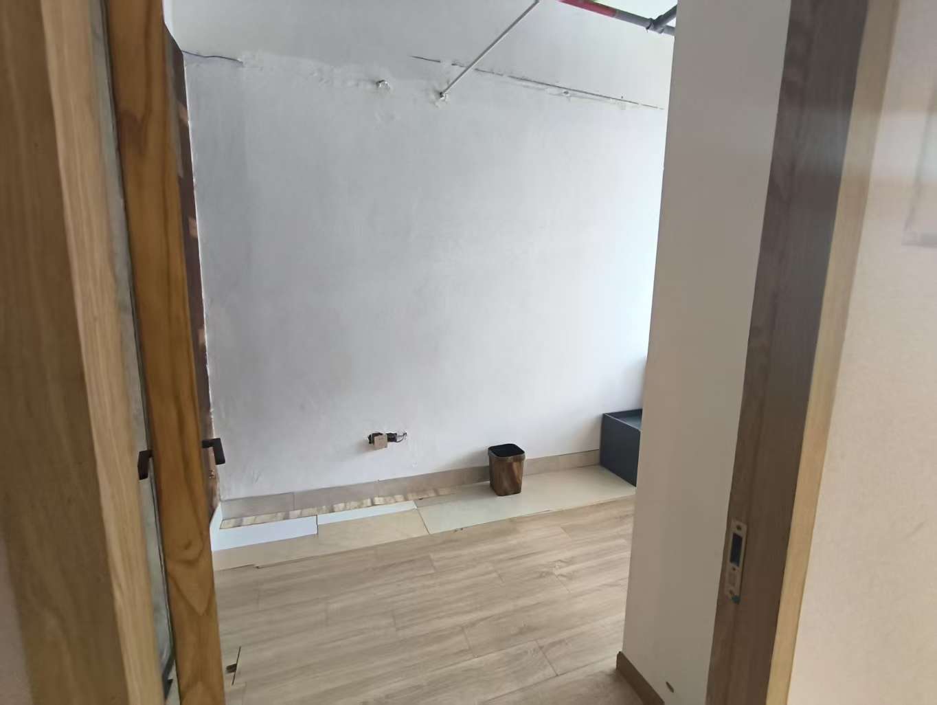 精英汇 4室2厅1卫 240m²