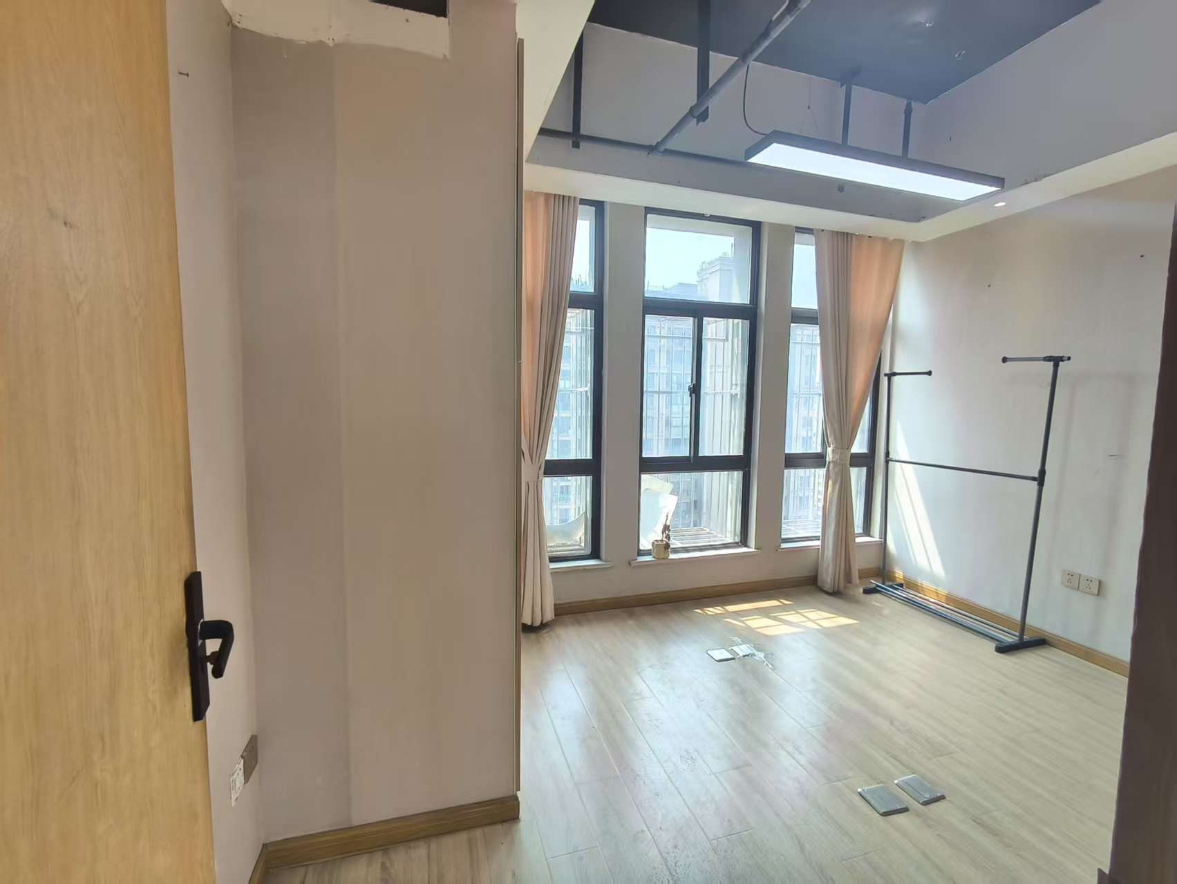 精英汇 4室2厅1卫 240m²