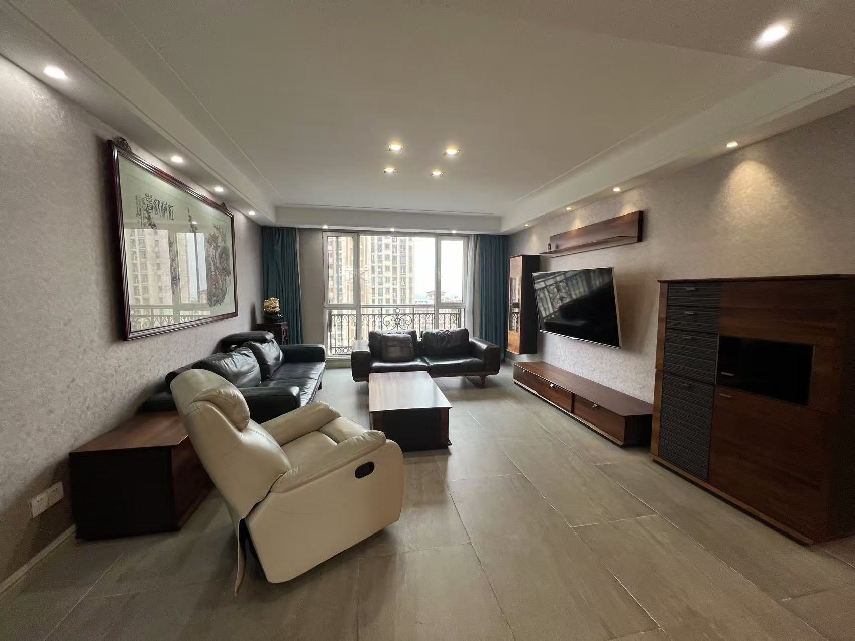 中南世纪花城二期 3室2厅2卫 140.55m²