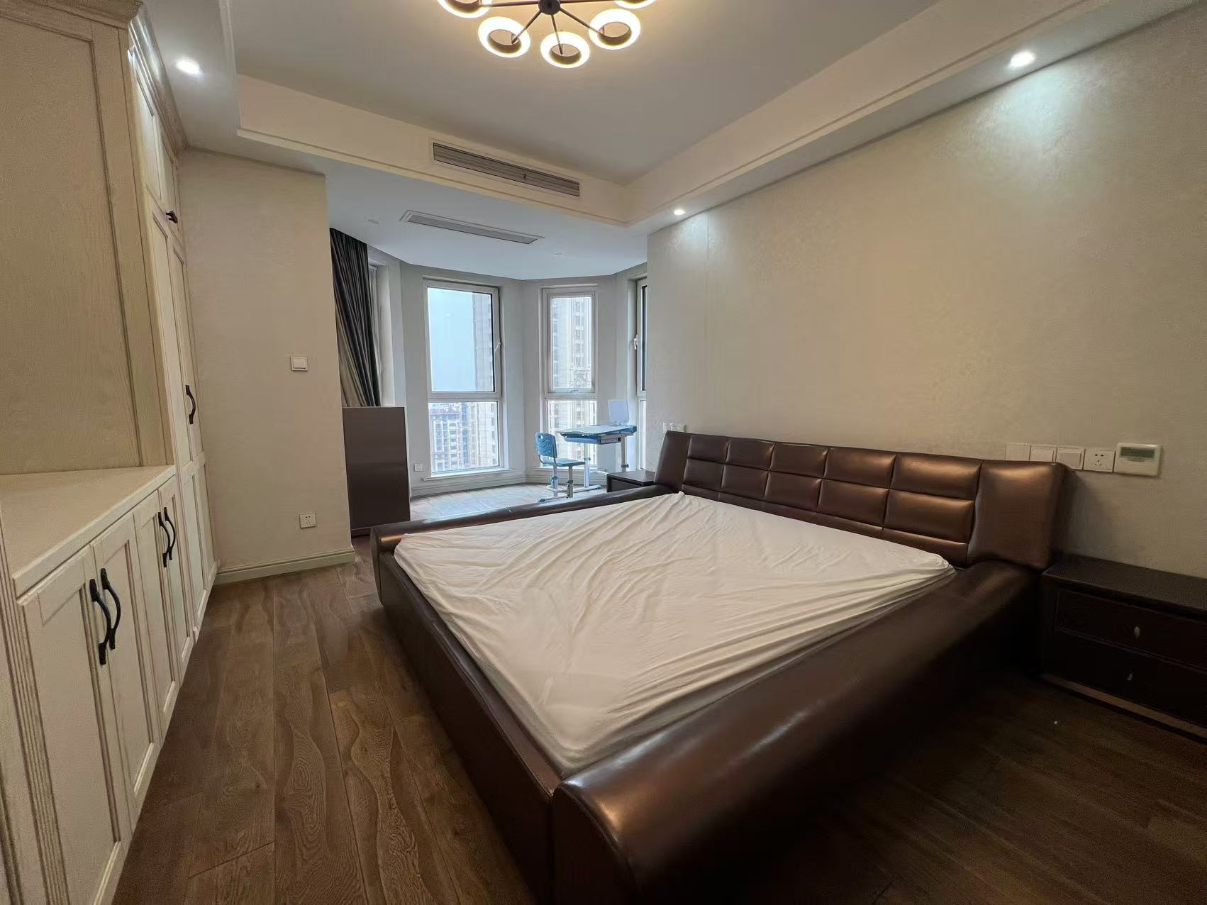 中南世纪花城二期 3室2厅2卫 140.55m&sup2;