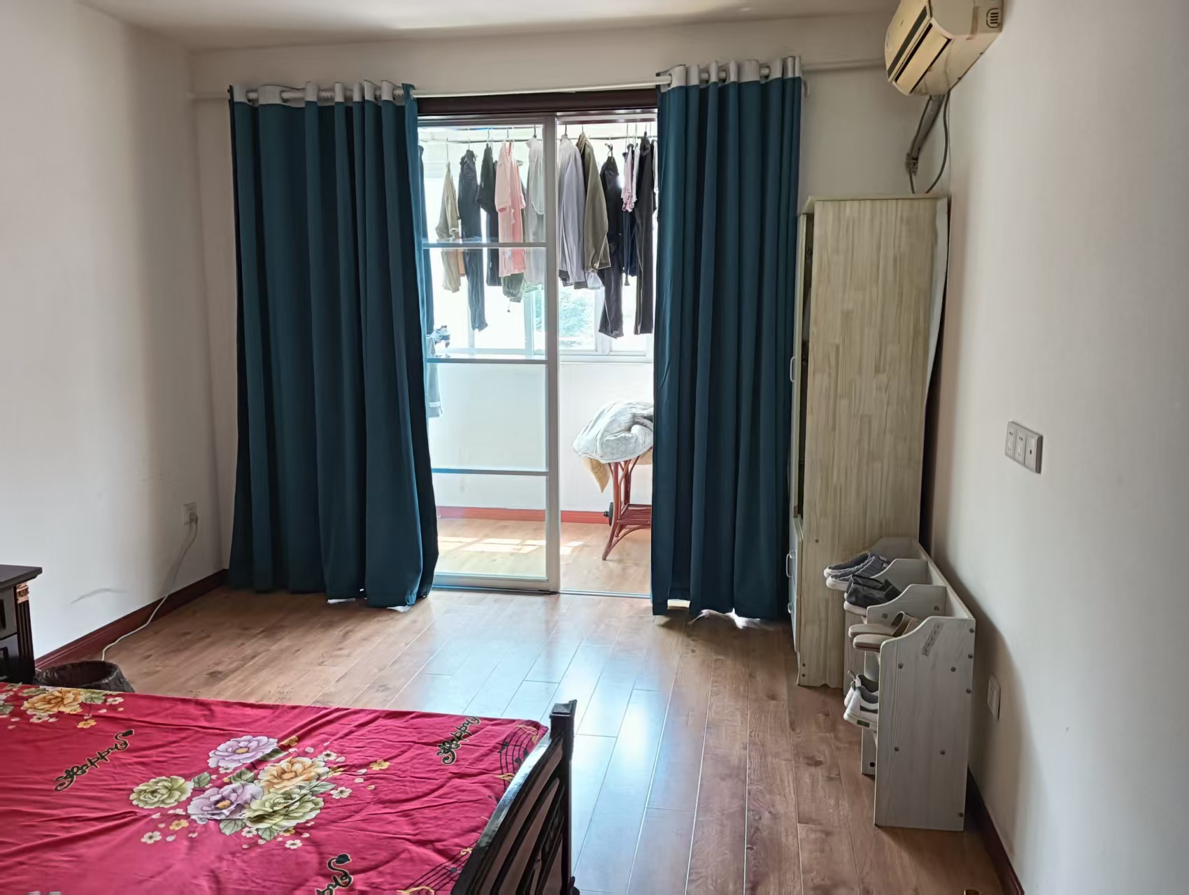 滨江花园 3室2厅1卫 133.69m&sup2;