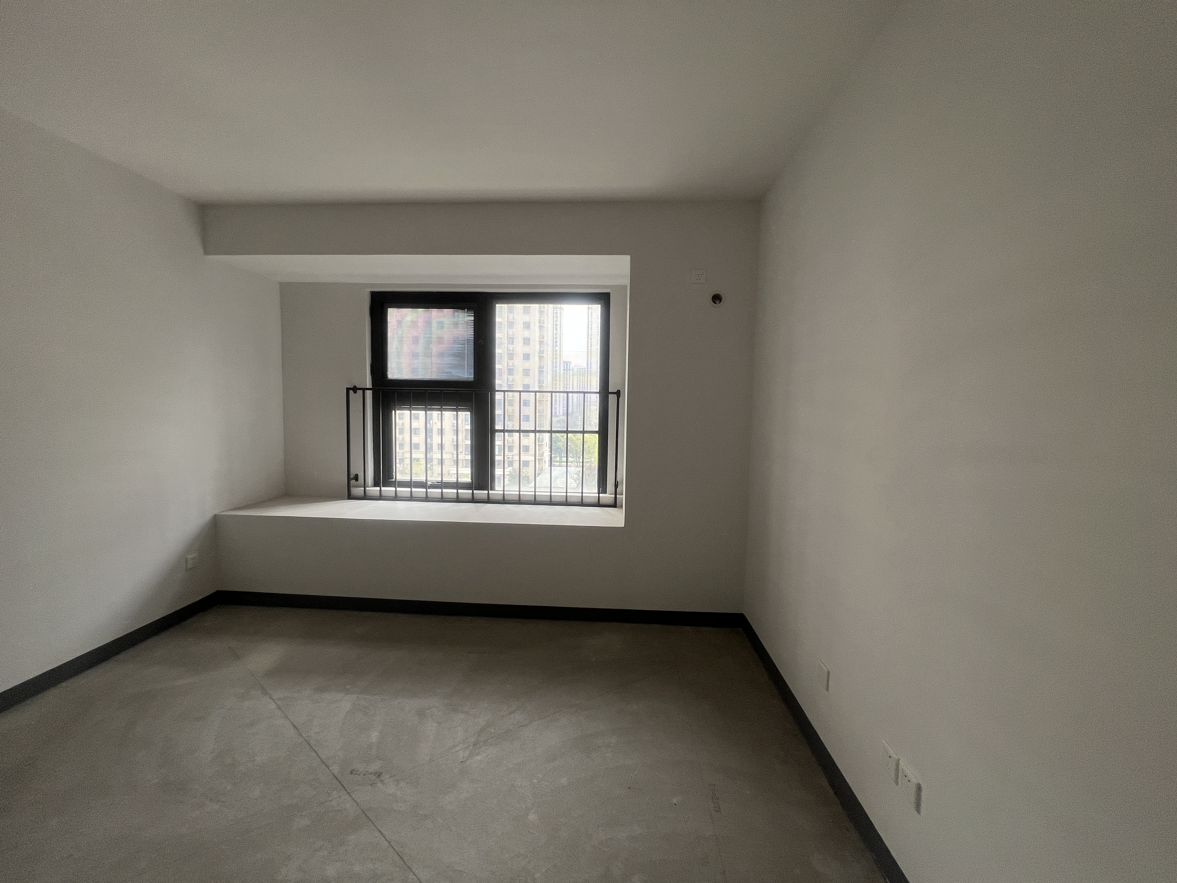 招商新城雍景湾 3室2厅2卫 140m²
