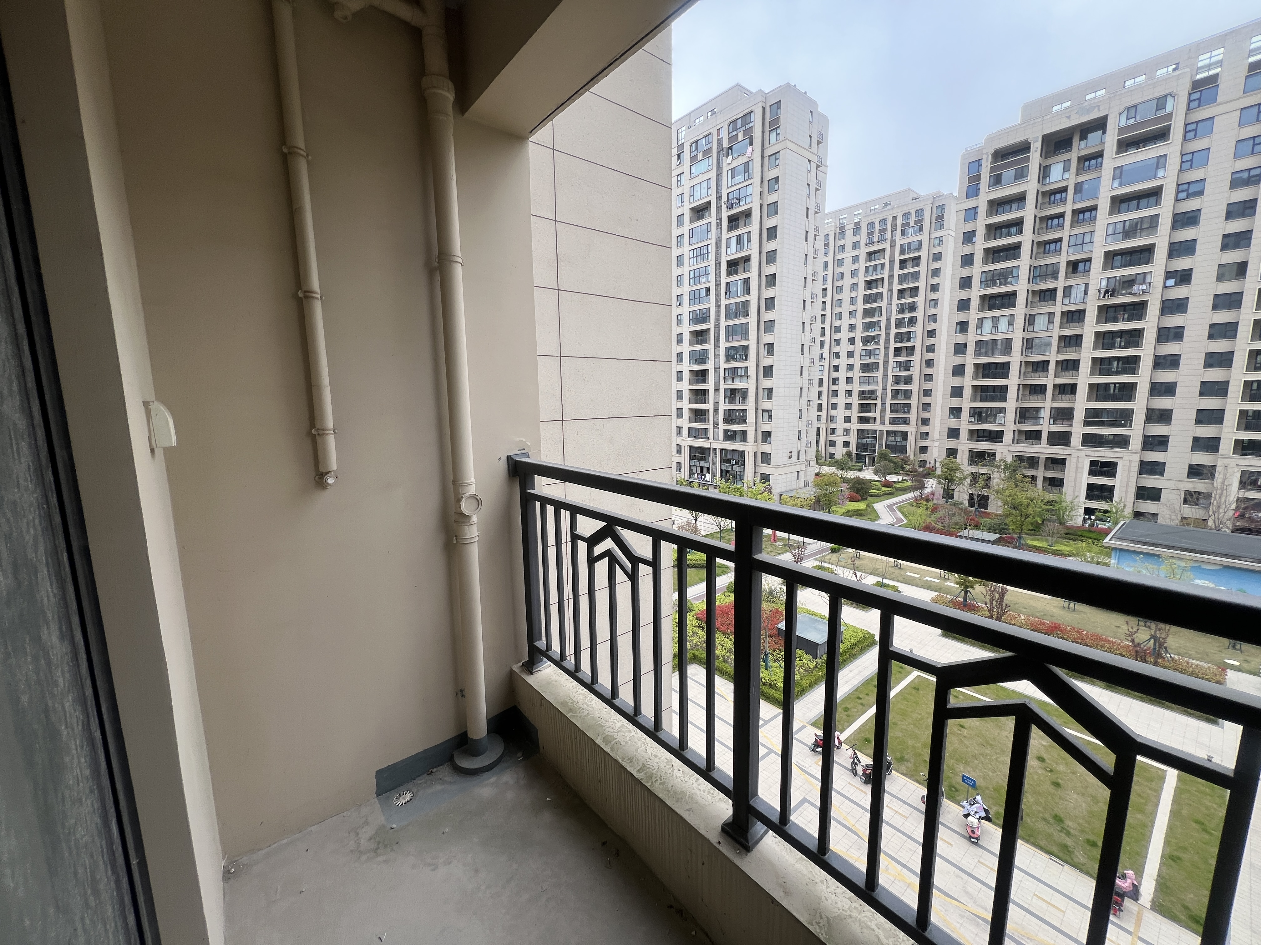 招商新城雍景湾 3室2厅2卫 140m²