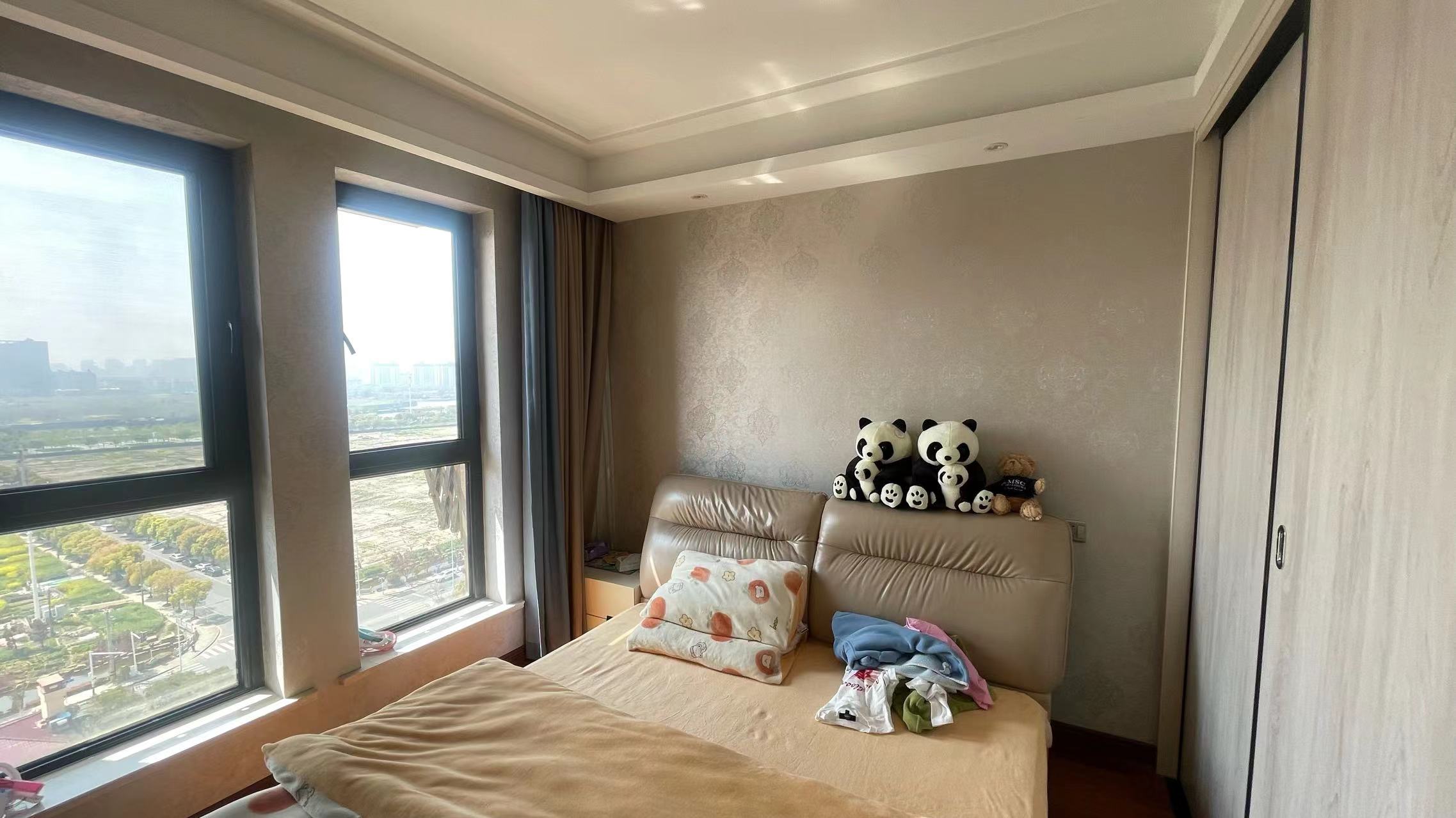 中港城皇家公寓 3室2厅1卫 142m&sup2;