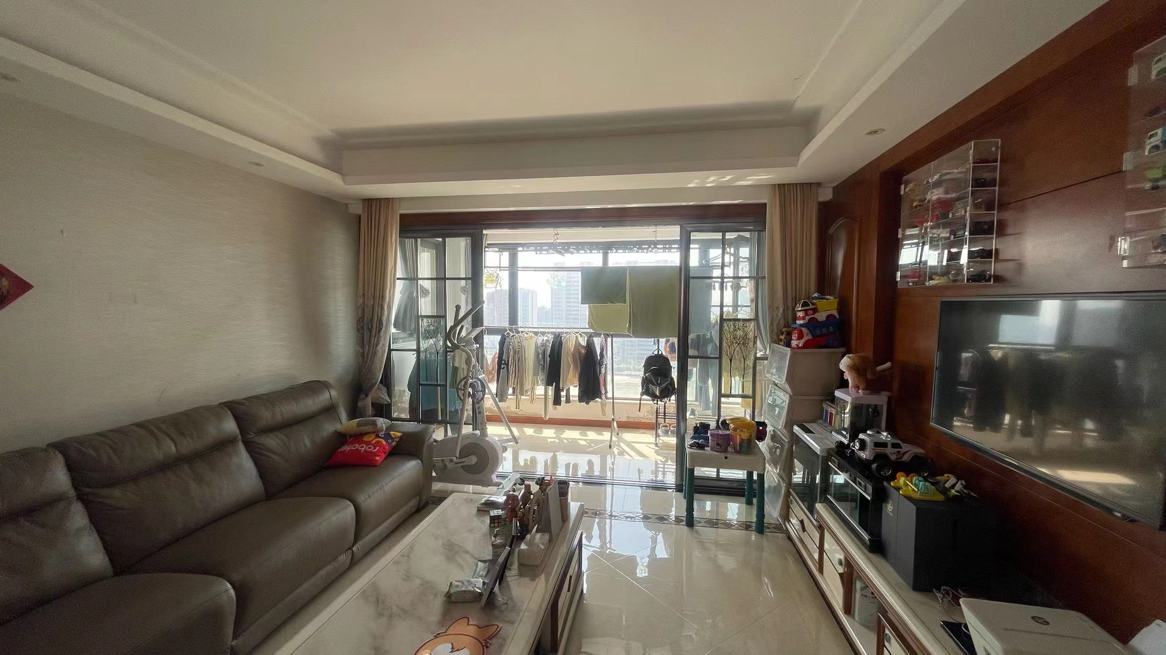 中港城皇家公寓 3室2厅1卫 142m²