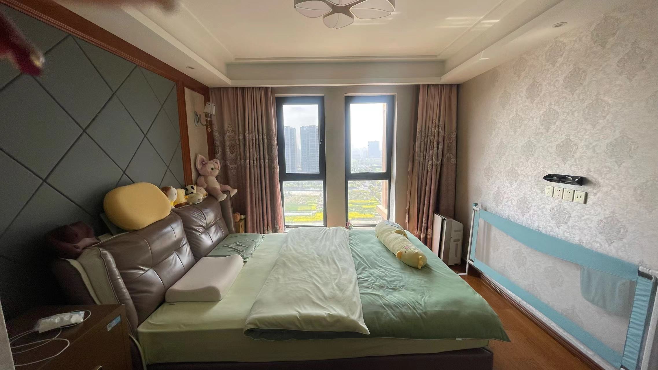 中港城皇家公寓 3室2厅1卫 142m&sup2;