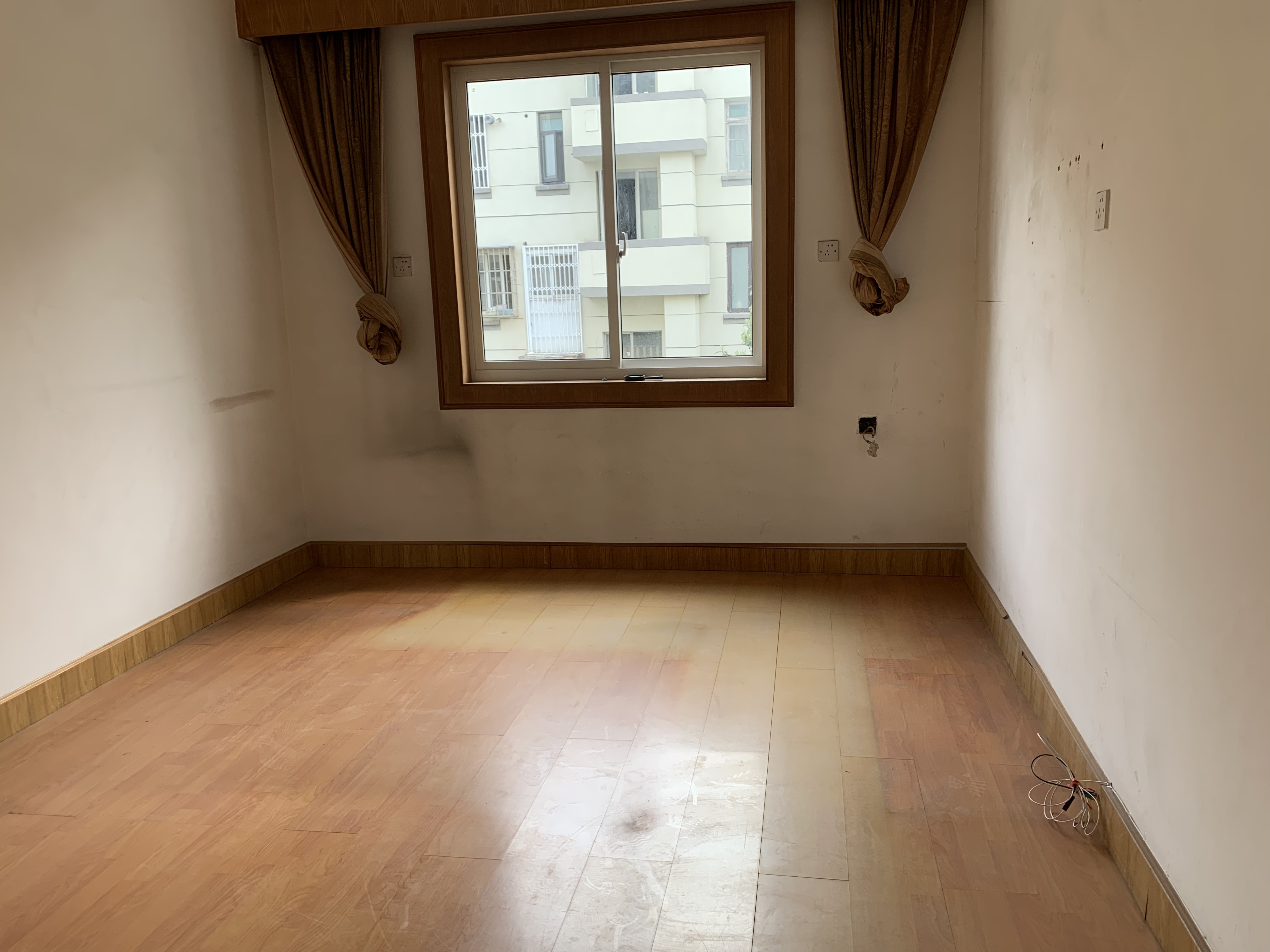 银花苑 2室1厅1卫 75.76m²