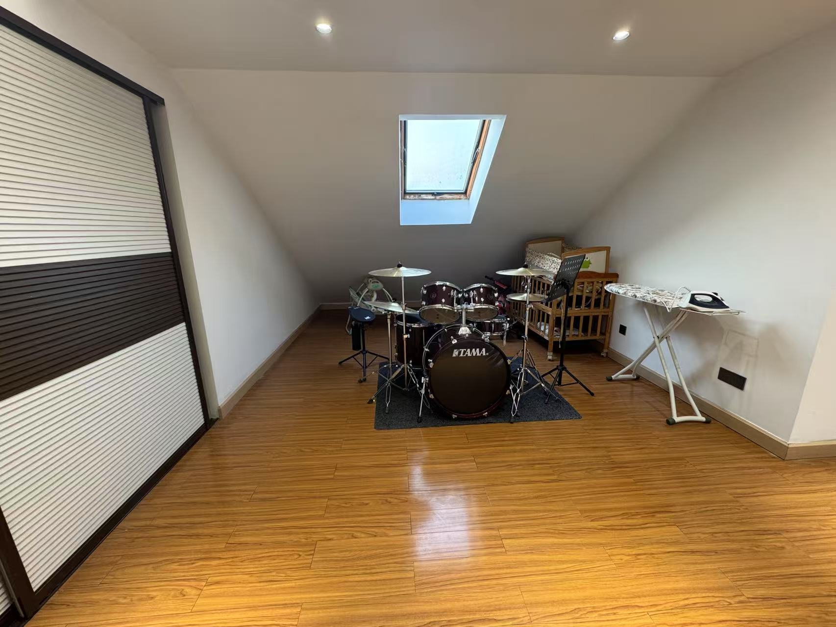 越江新村 4室2厅2卫 203.04m&sup2;