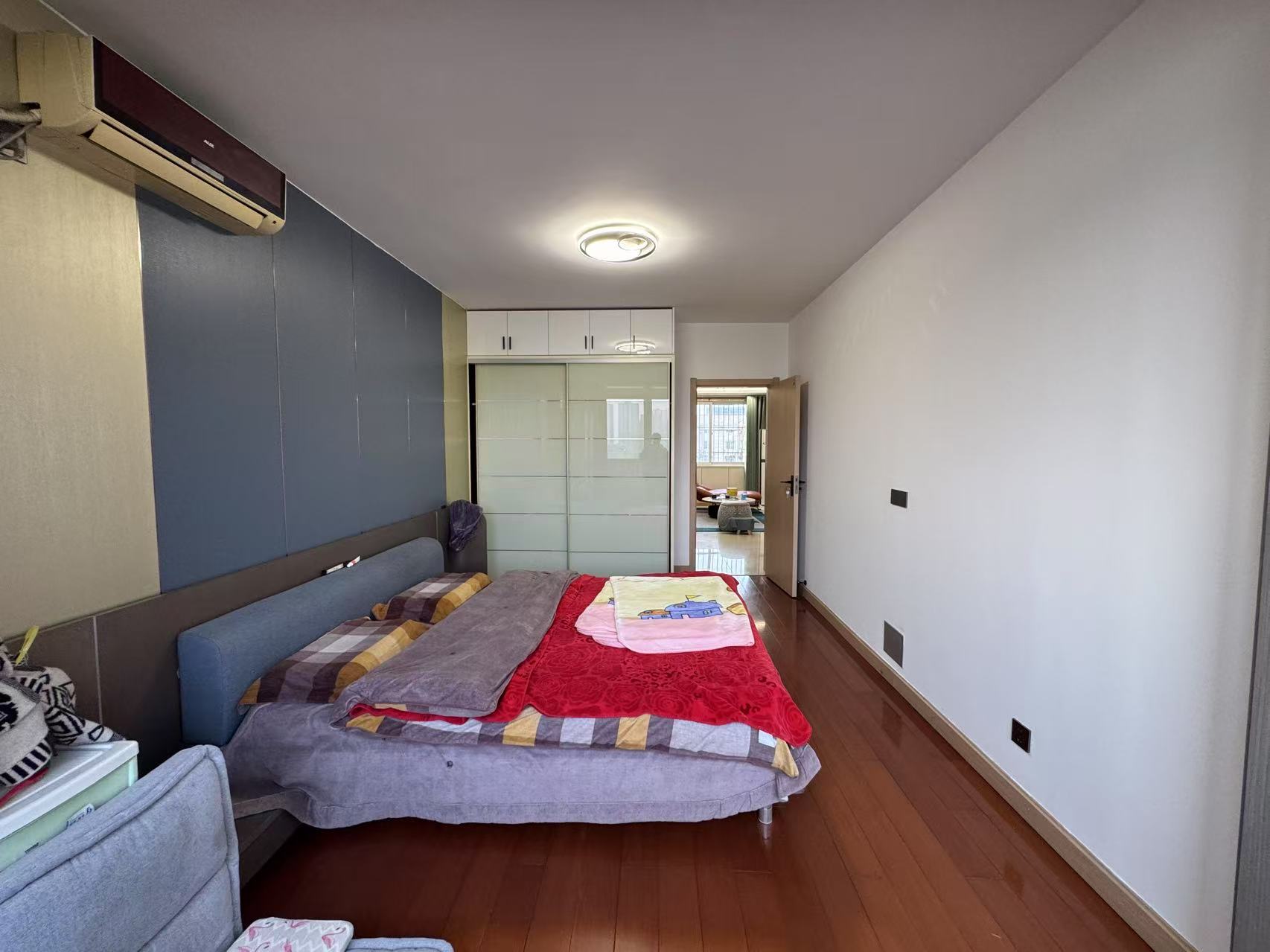 越江新村 4室2厅2卫 203.04m&sup2;