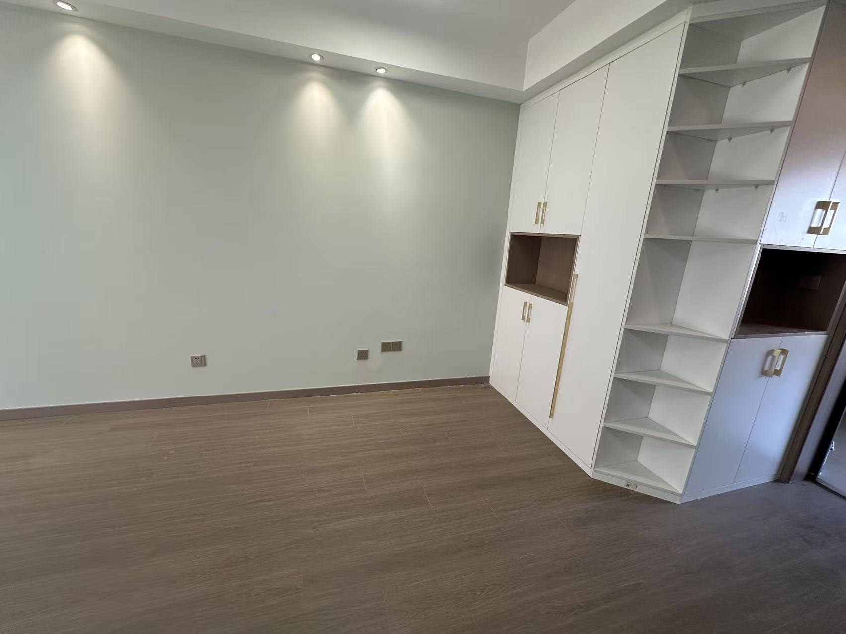 招商新城雍景湾 3室2厅1卫 87m²