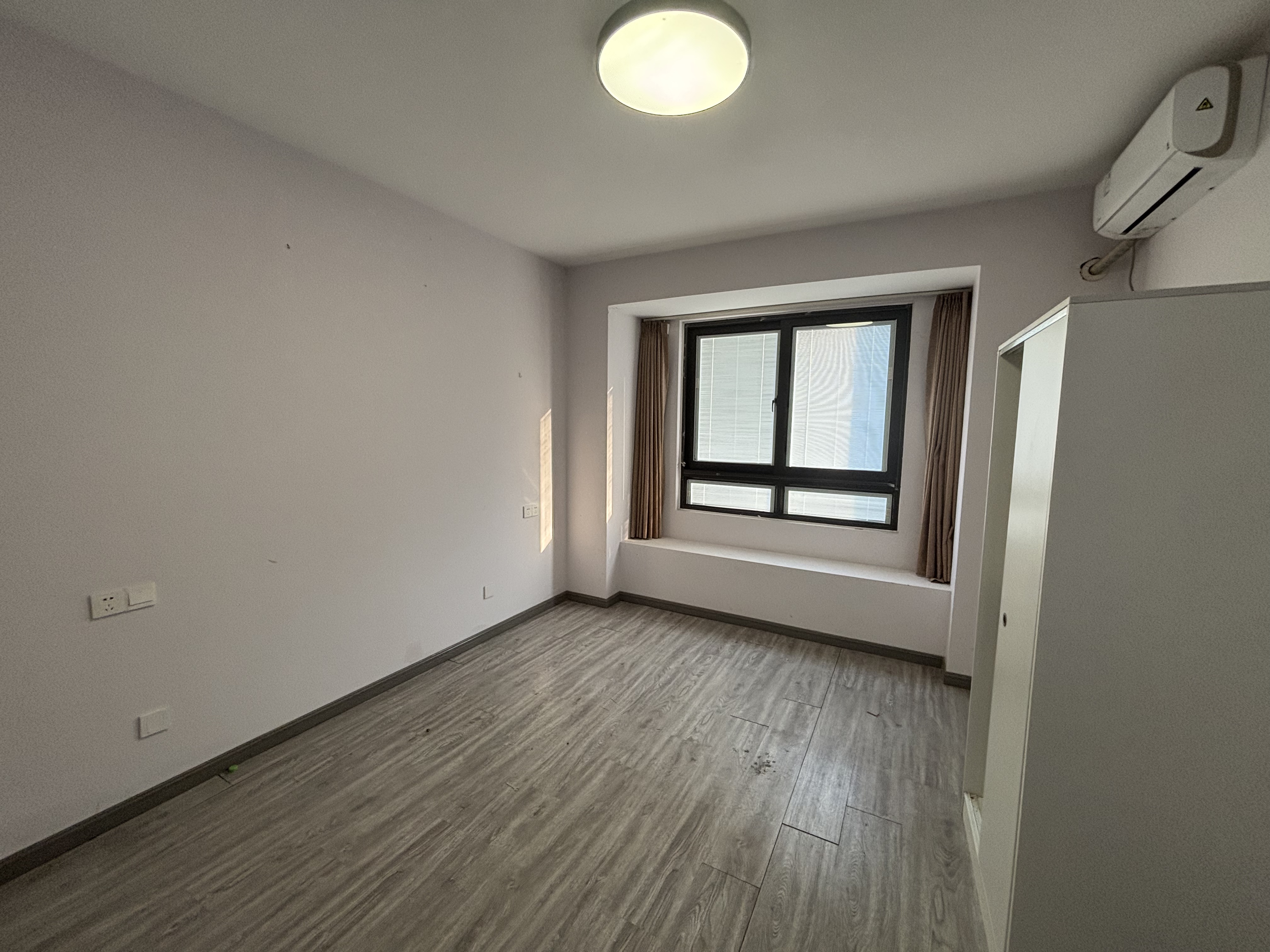 保利香槟国际 3室2厅2卫 115.02m²
