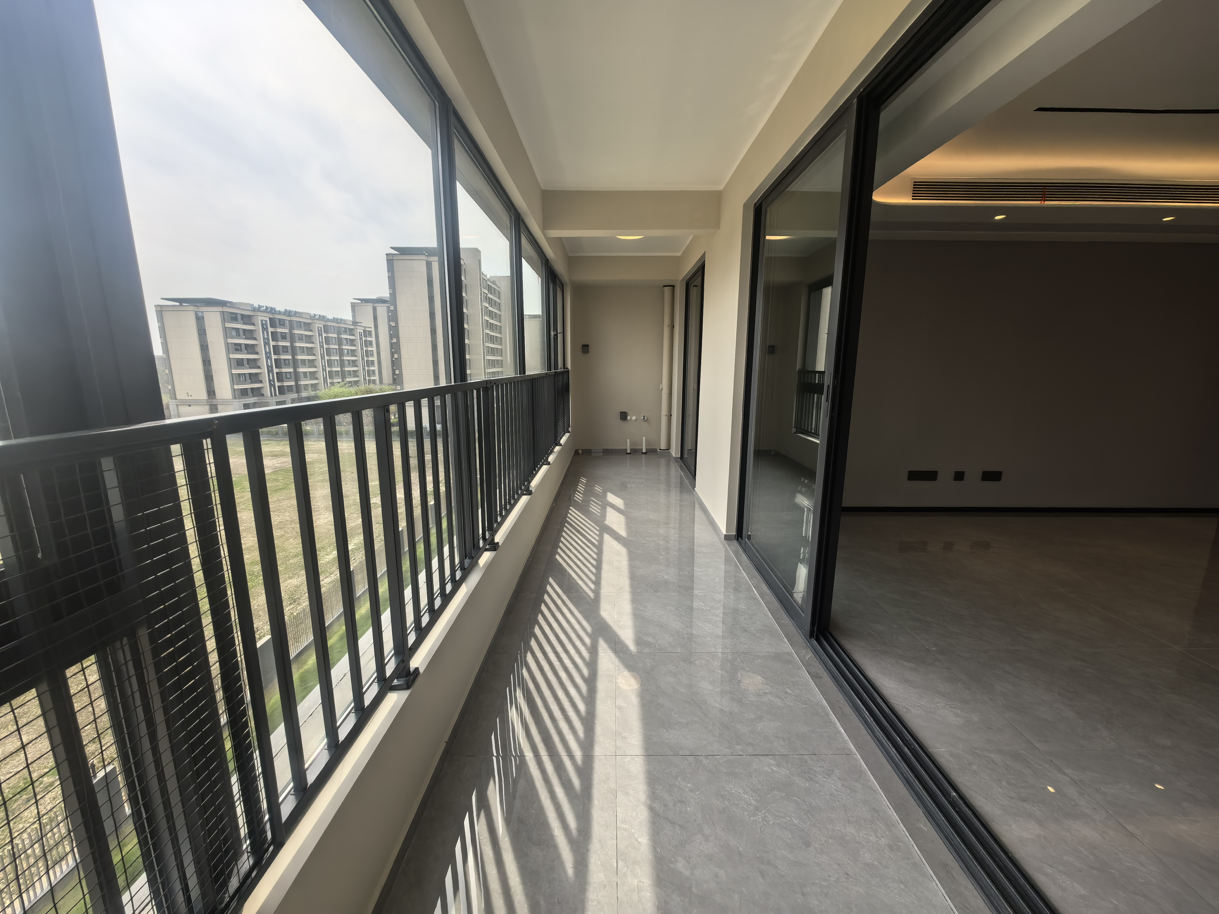 万科官山望 3室2厅2卫 149m²