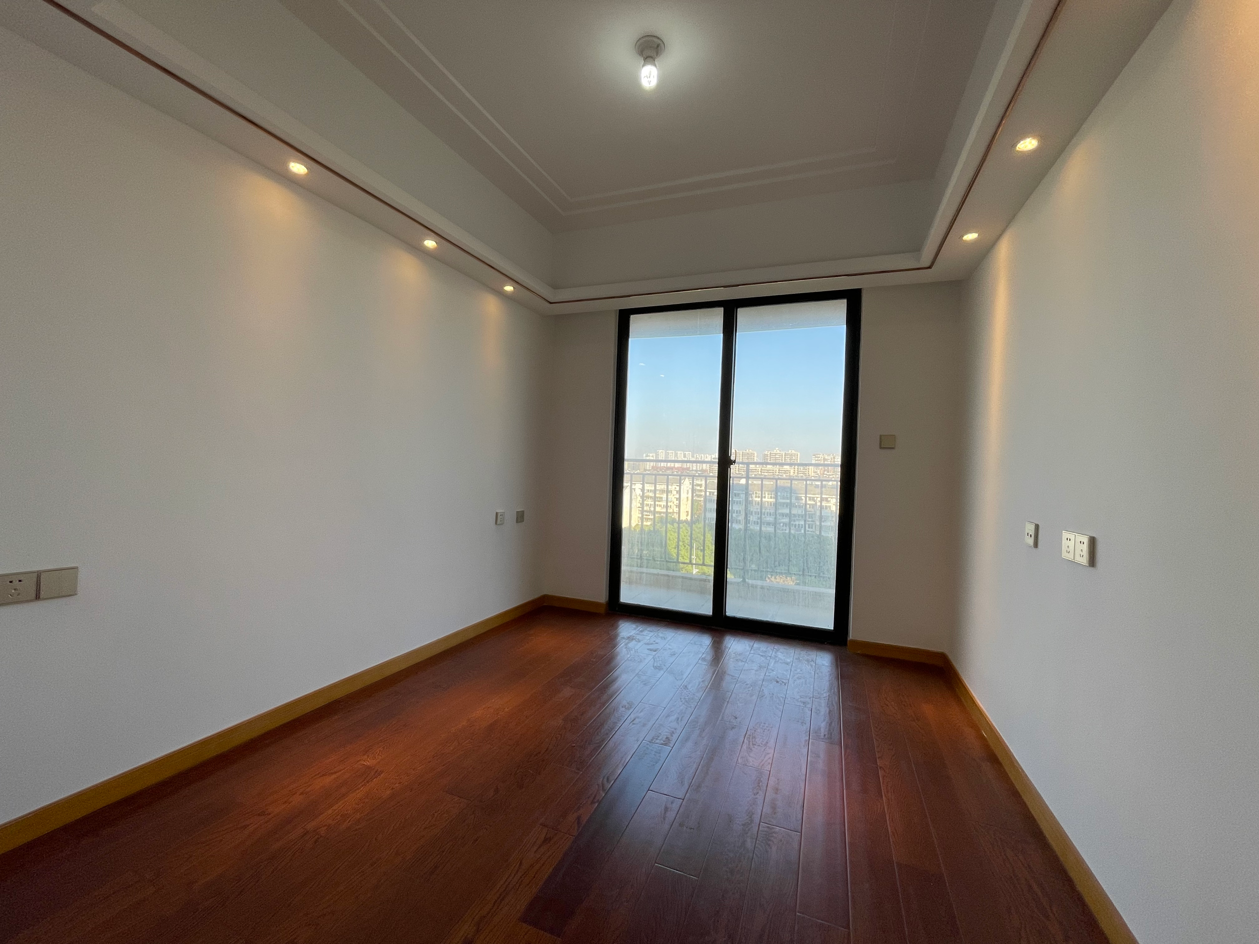 中南世纪花城三期 4室2厅2卫 140.36m²