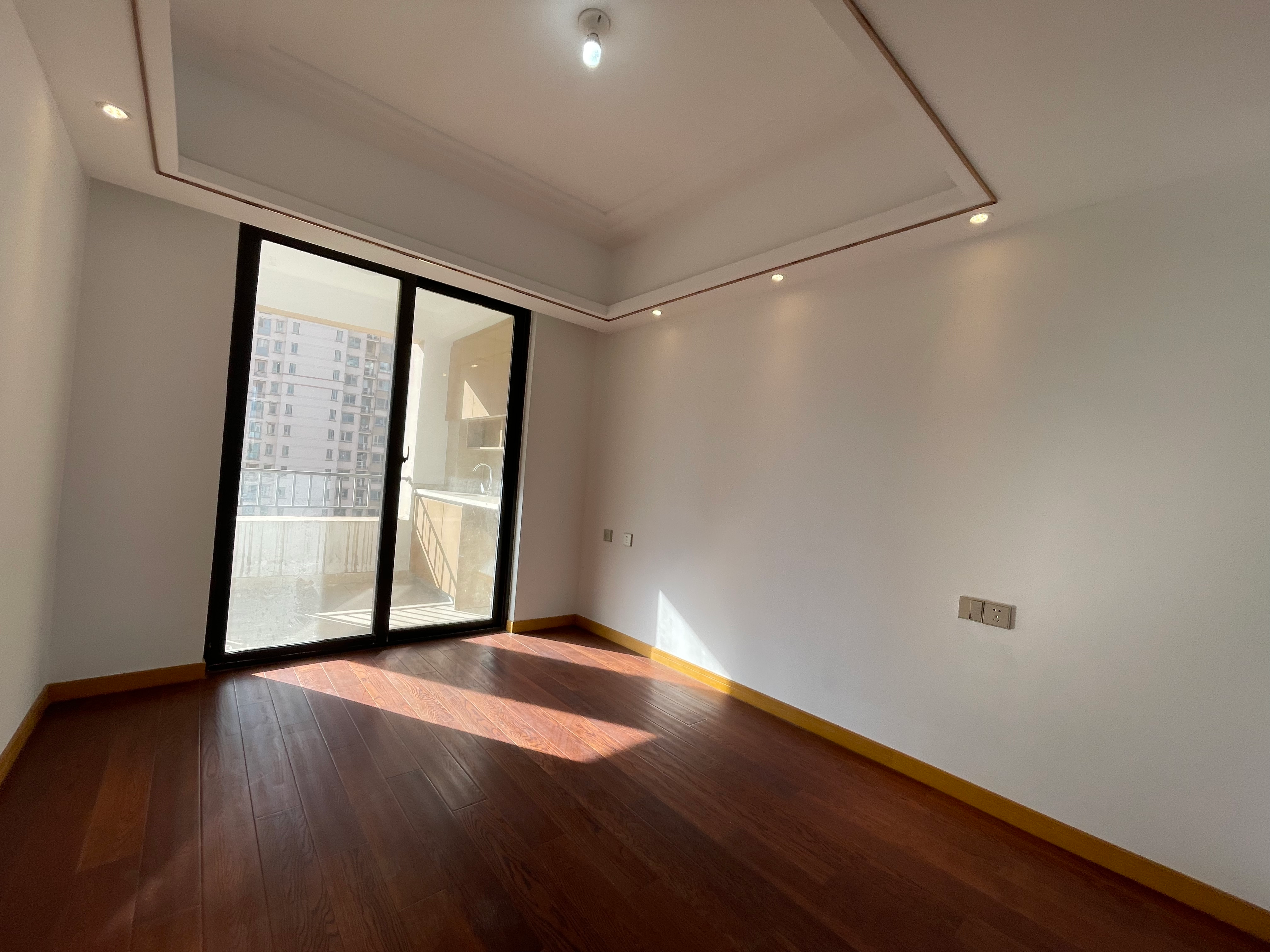 中南世纪花城三期 4室2厅2卫 140.36m²