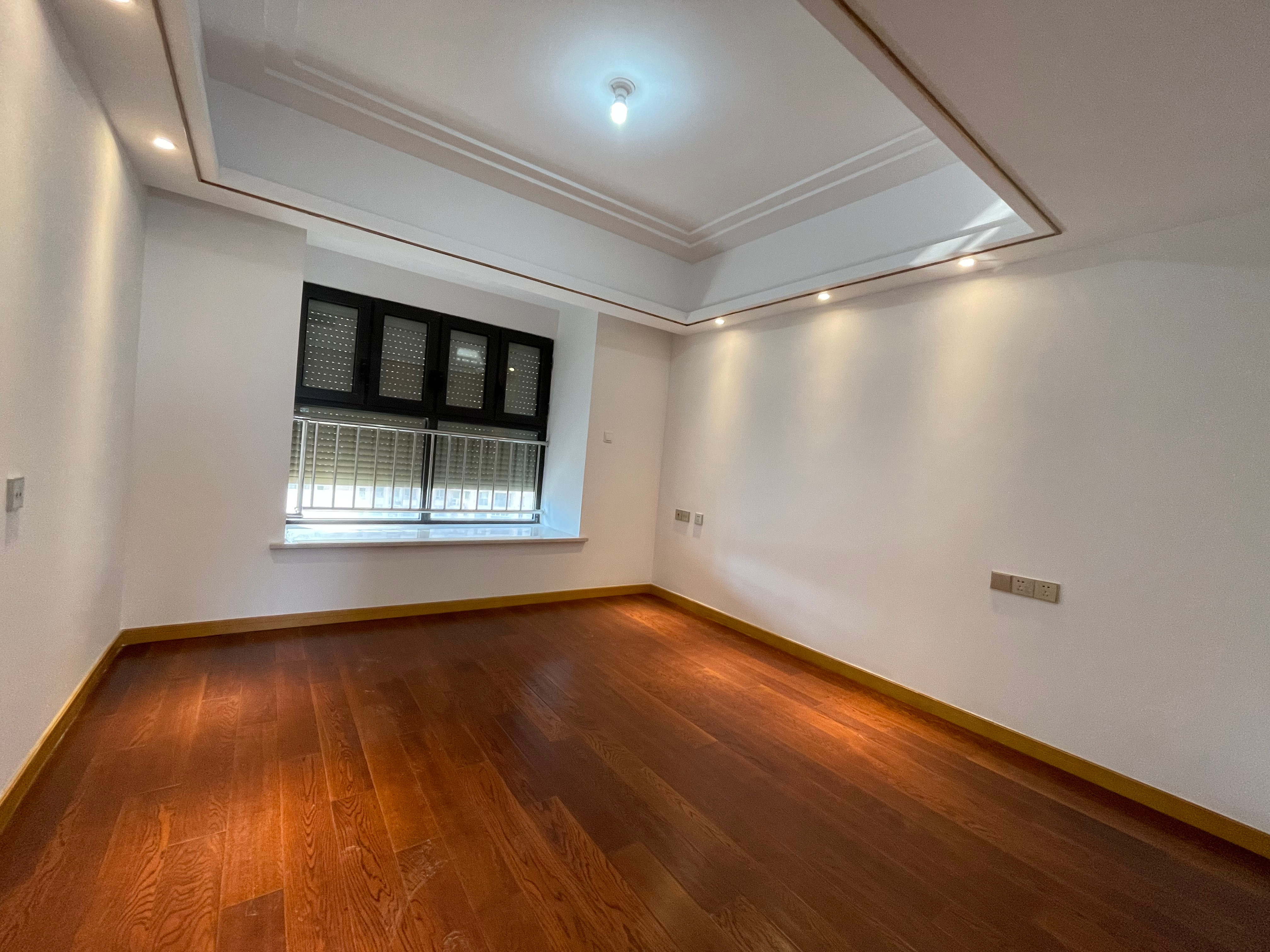 中南世纪花城三期 4室2厅2卫 140.36m²