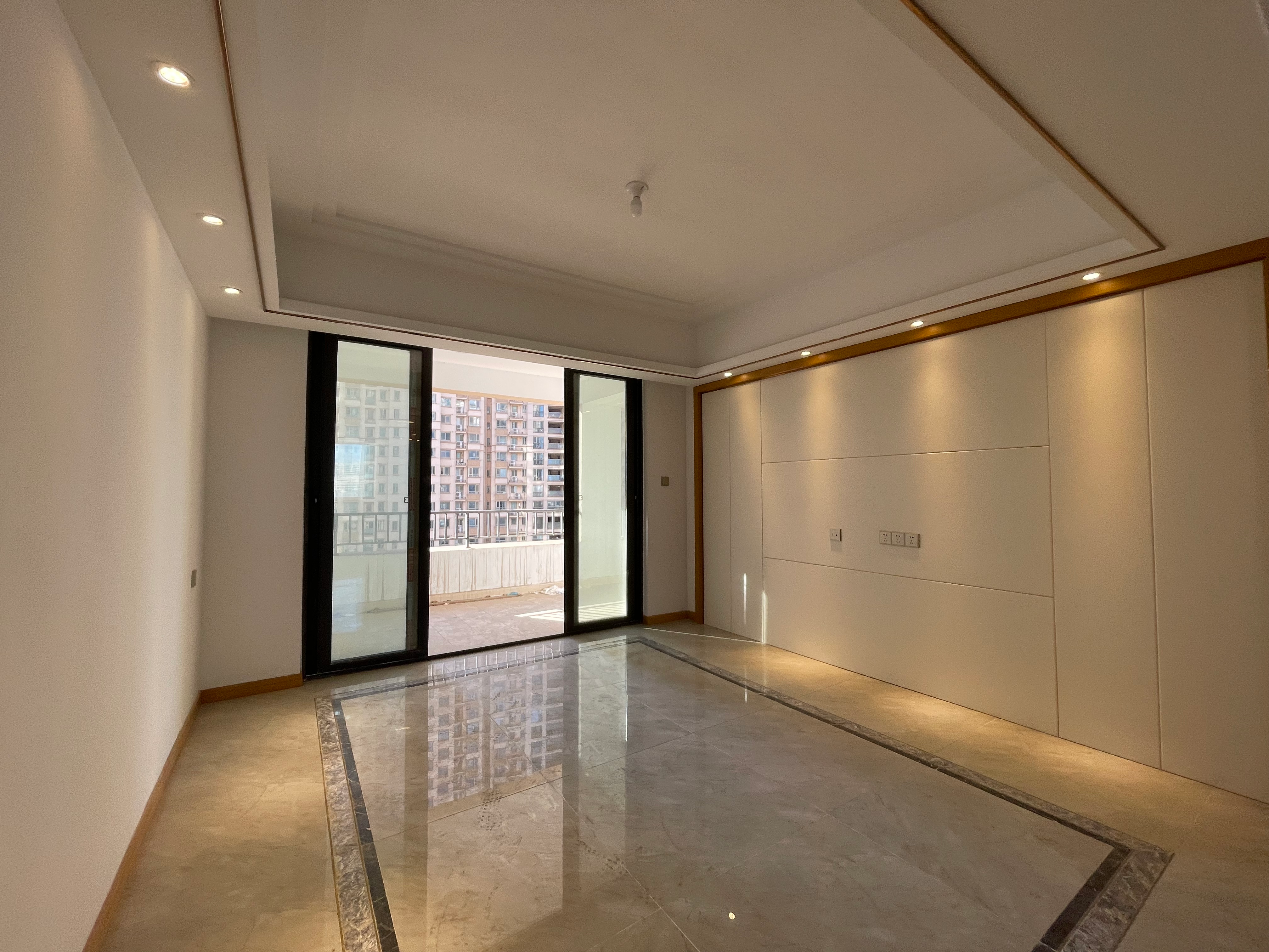 中南世纪花城三期 4室2厅2卫 140.36m²