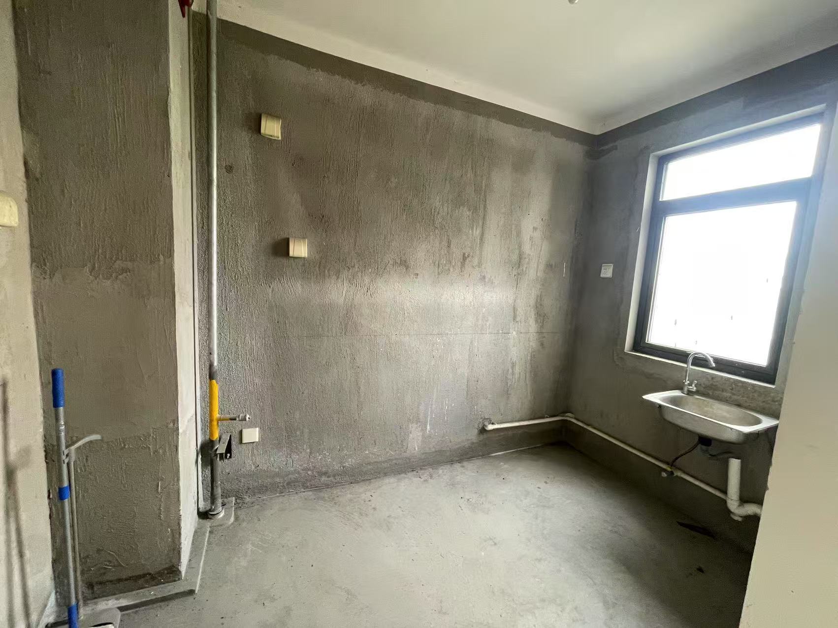 翠园 3室2厅2卫 135m²