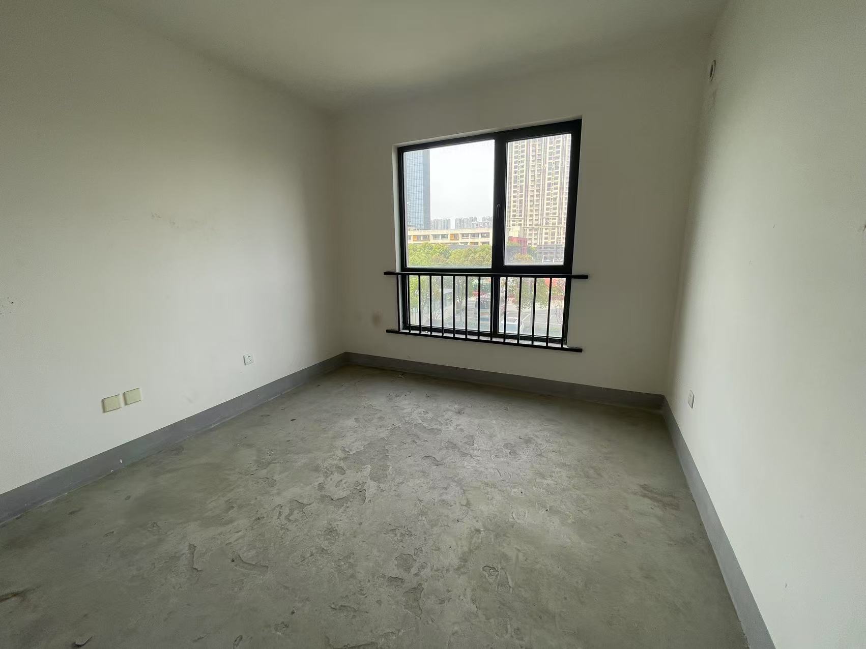 翠园 3室2厅2卫 135m²