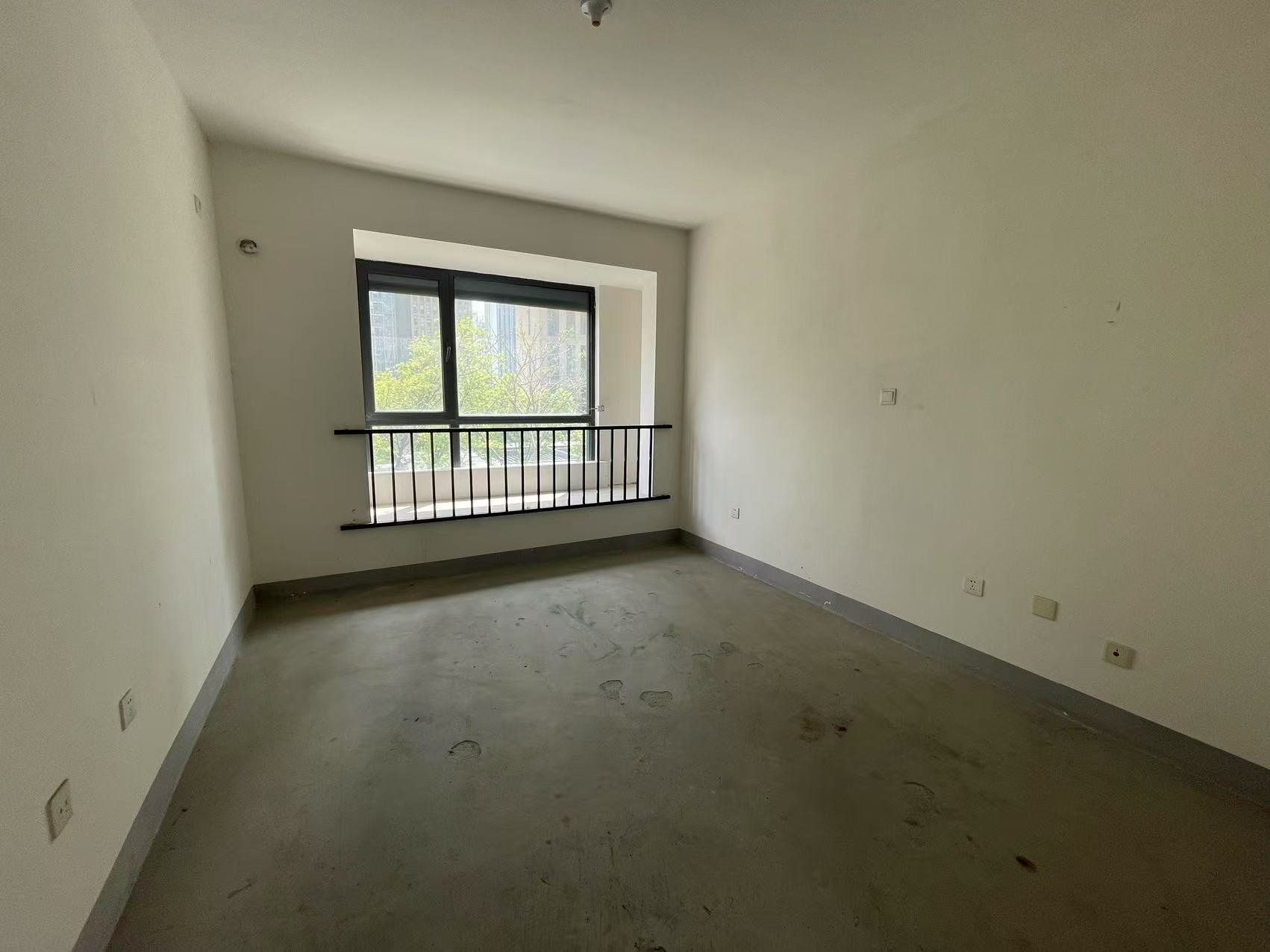 翠园 3室2厅2卫 135m²