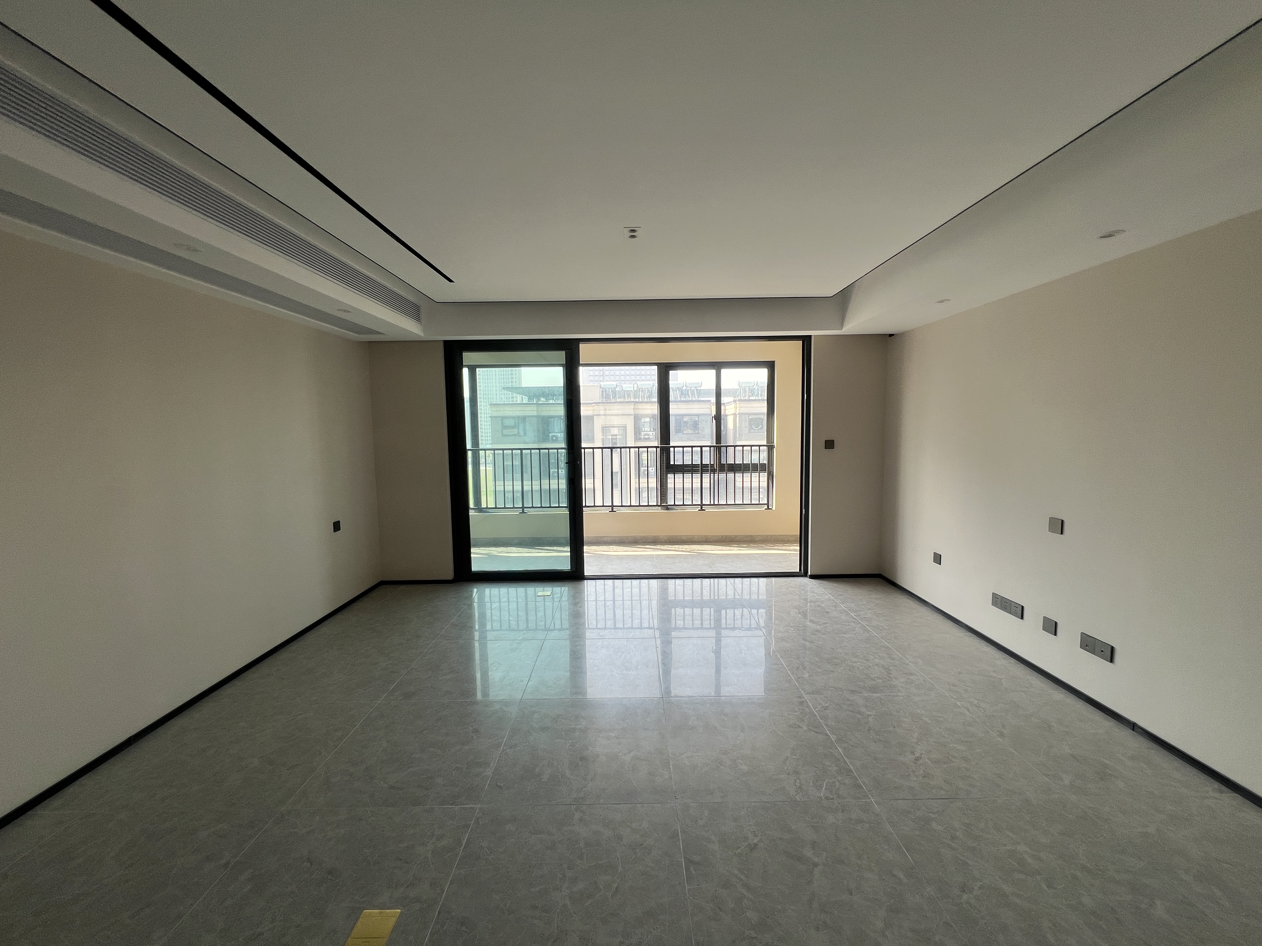 万科官山望 4室2厅2卫 168m²